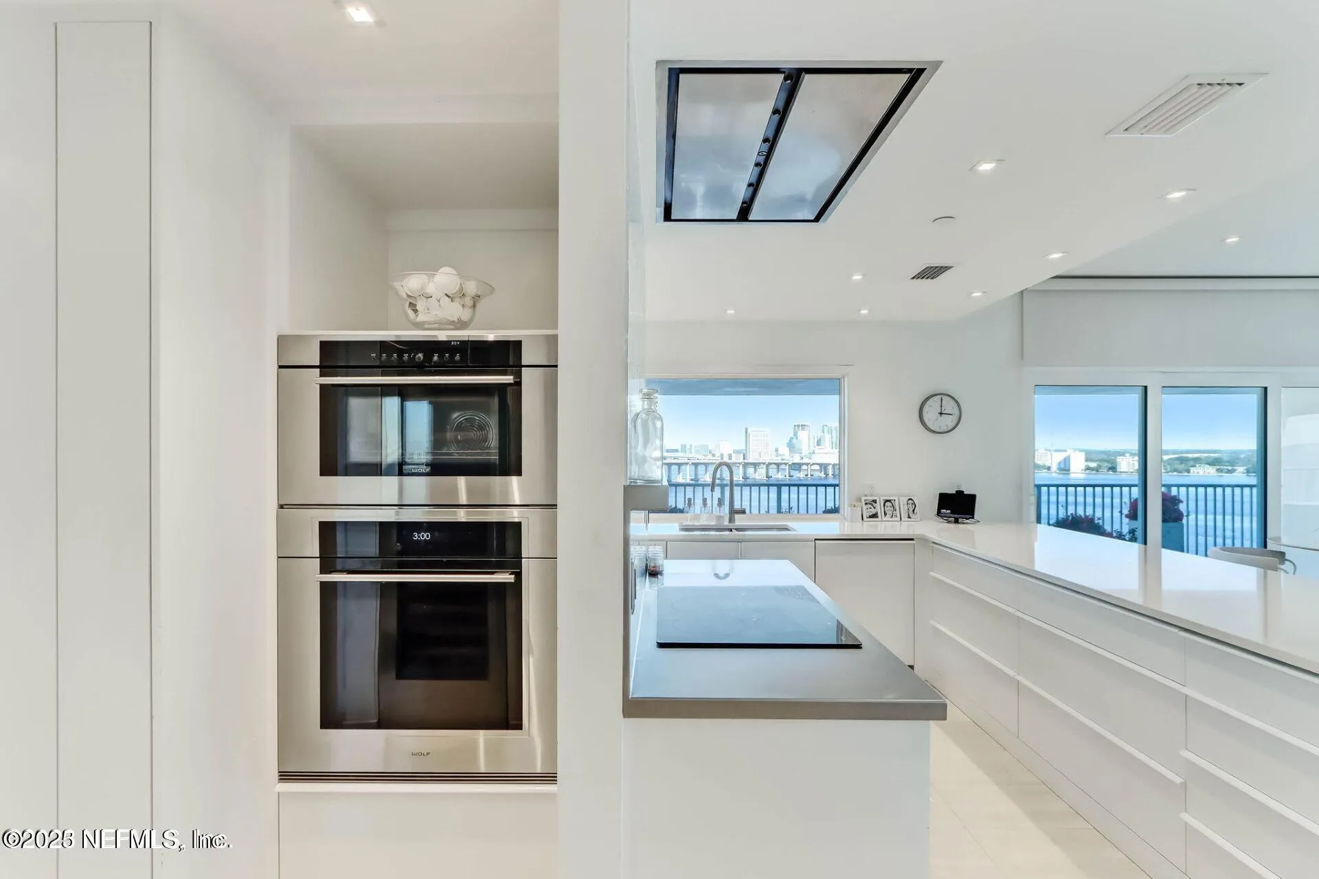 Jacksonville, Florida 32204, United States, 2 Bedrooms Bedrooms, ,4 BathroomsBathrooms,Residential,Pending,233160