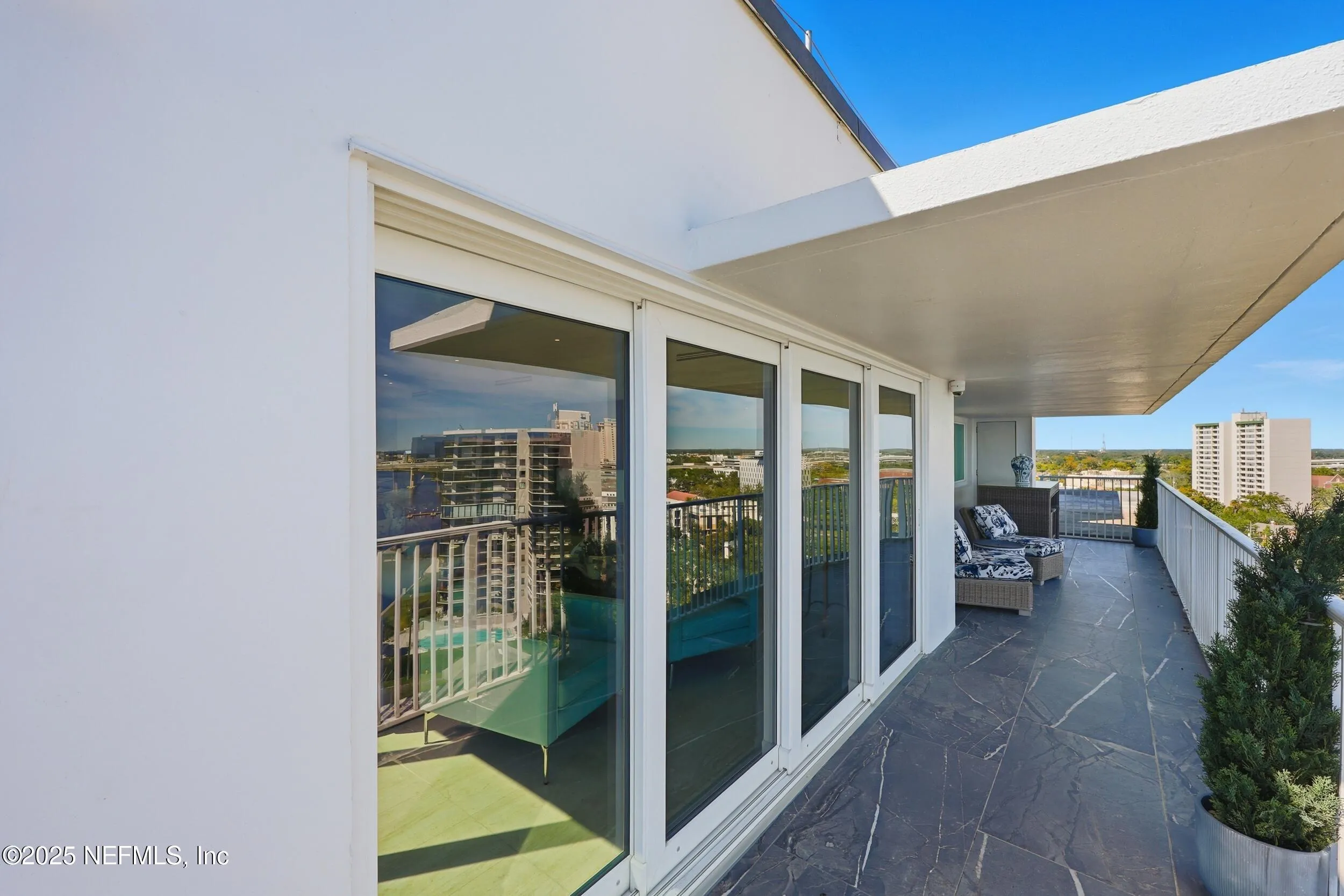 Jacksonville, Florida 32204, United States, 2 Bedrooms Bedrooms, ,4 BathroomsBathrooms,Residential,Pending,233160