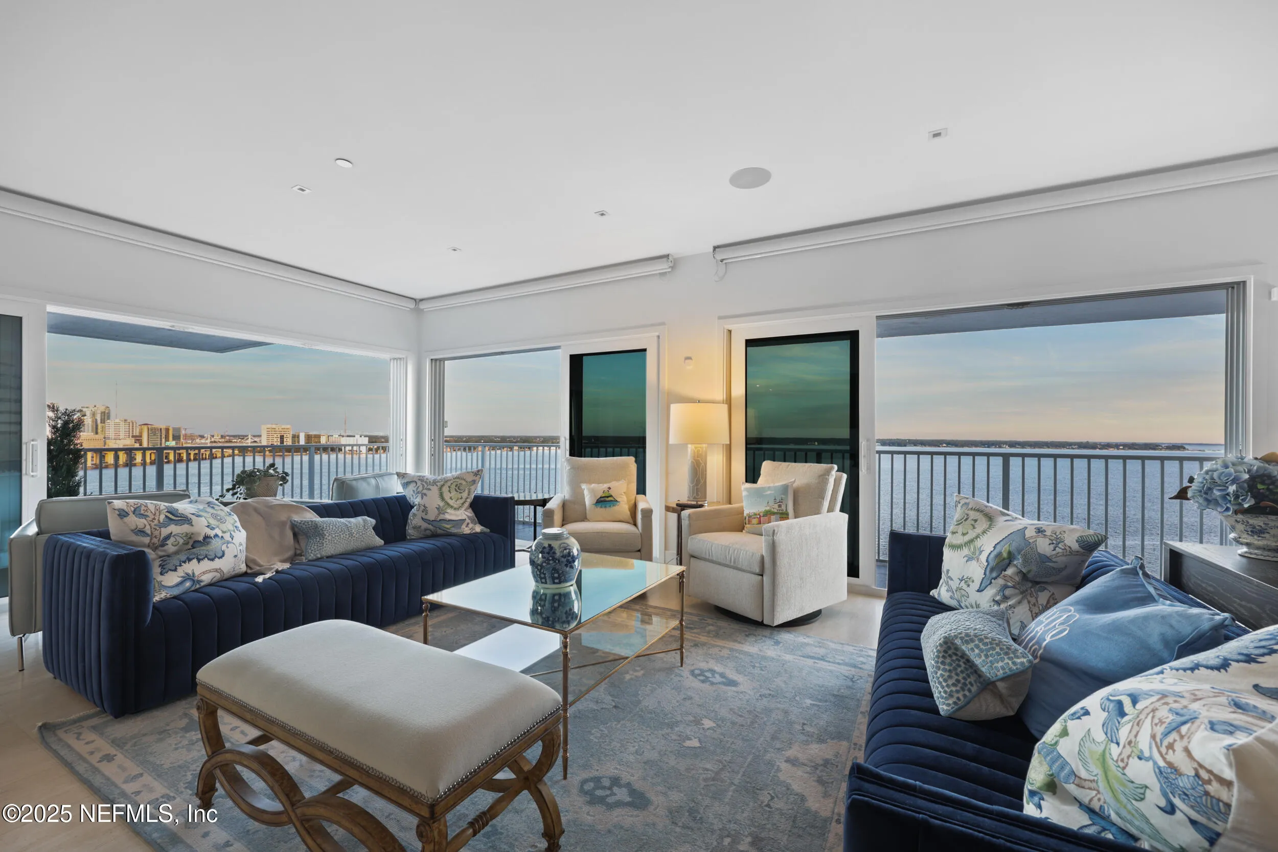 Jacksonville, Florida 32204, United States, 2 Bedrooms Bedrooms, ,4 BathroomsBathrooms,Residential,Pending,233160