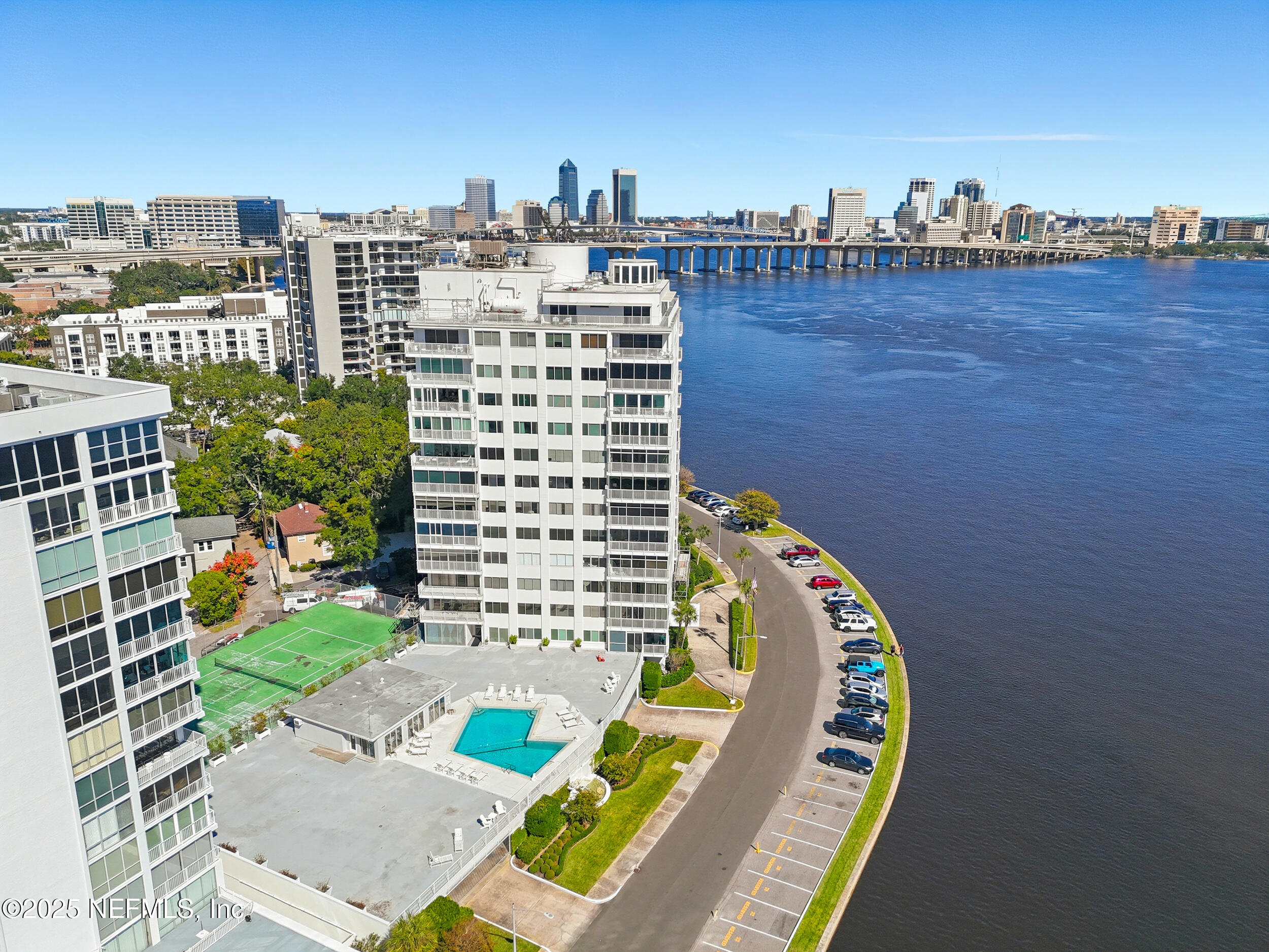 1560 LANCASTER Terrace 1500