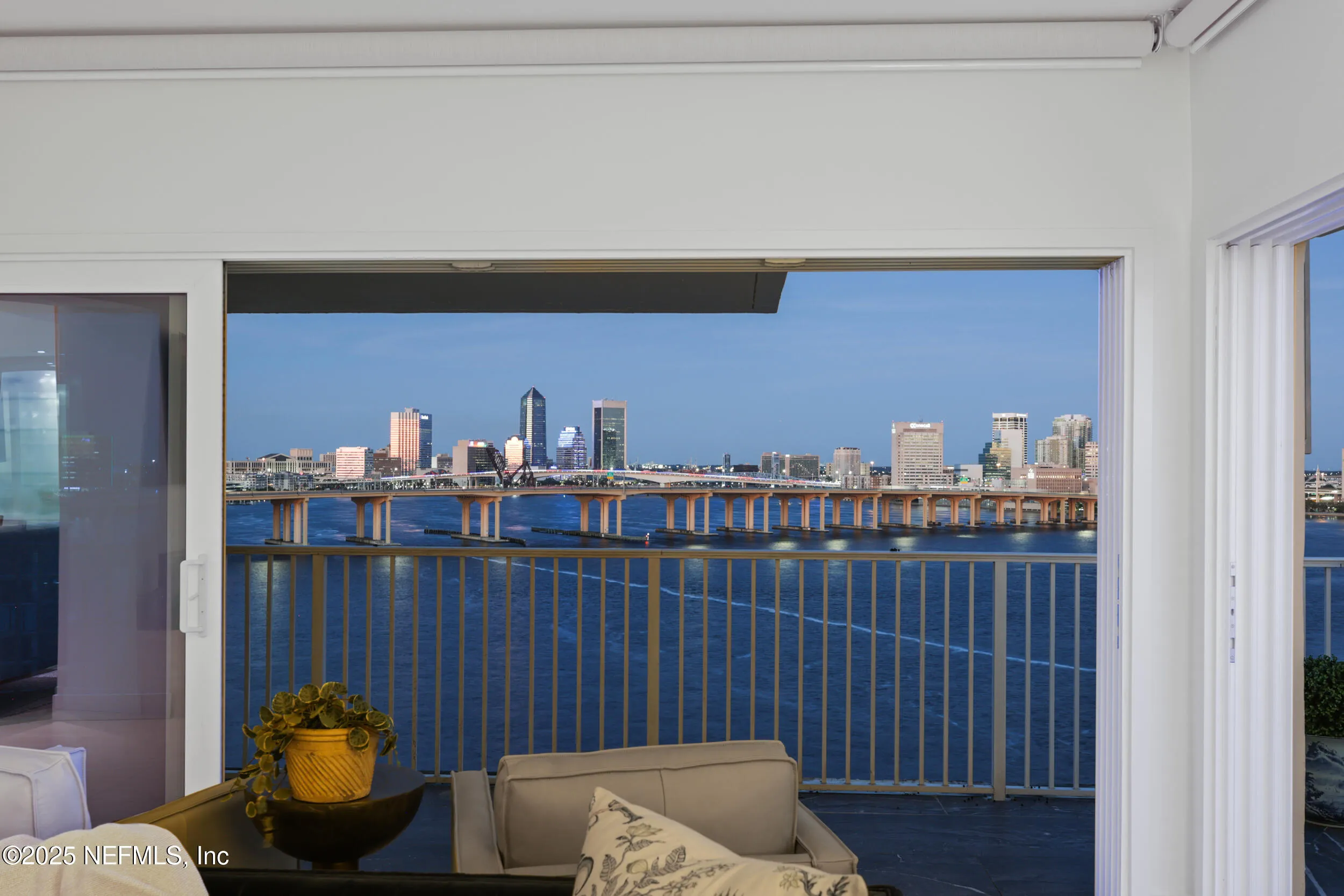 Jacksonville, Florida 32204, United States, 2 Bedrooms Bedrooms, ,4 BathroomsBathrooms,Residential,Pending,233160