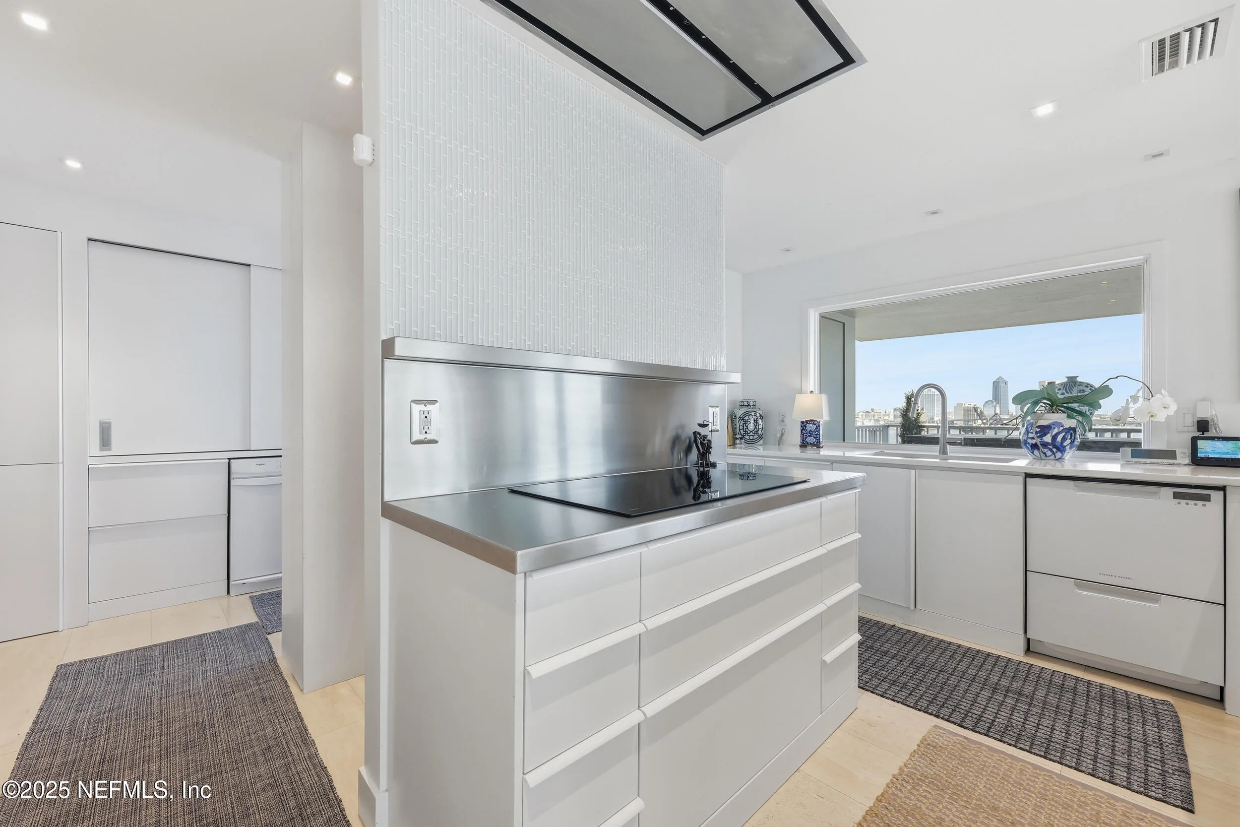 Jacksonville, Florida 32204, United States, 2 Bedrooms Bedrooms, ,4 BathroomsBathrooms,Residential,Pending,233160