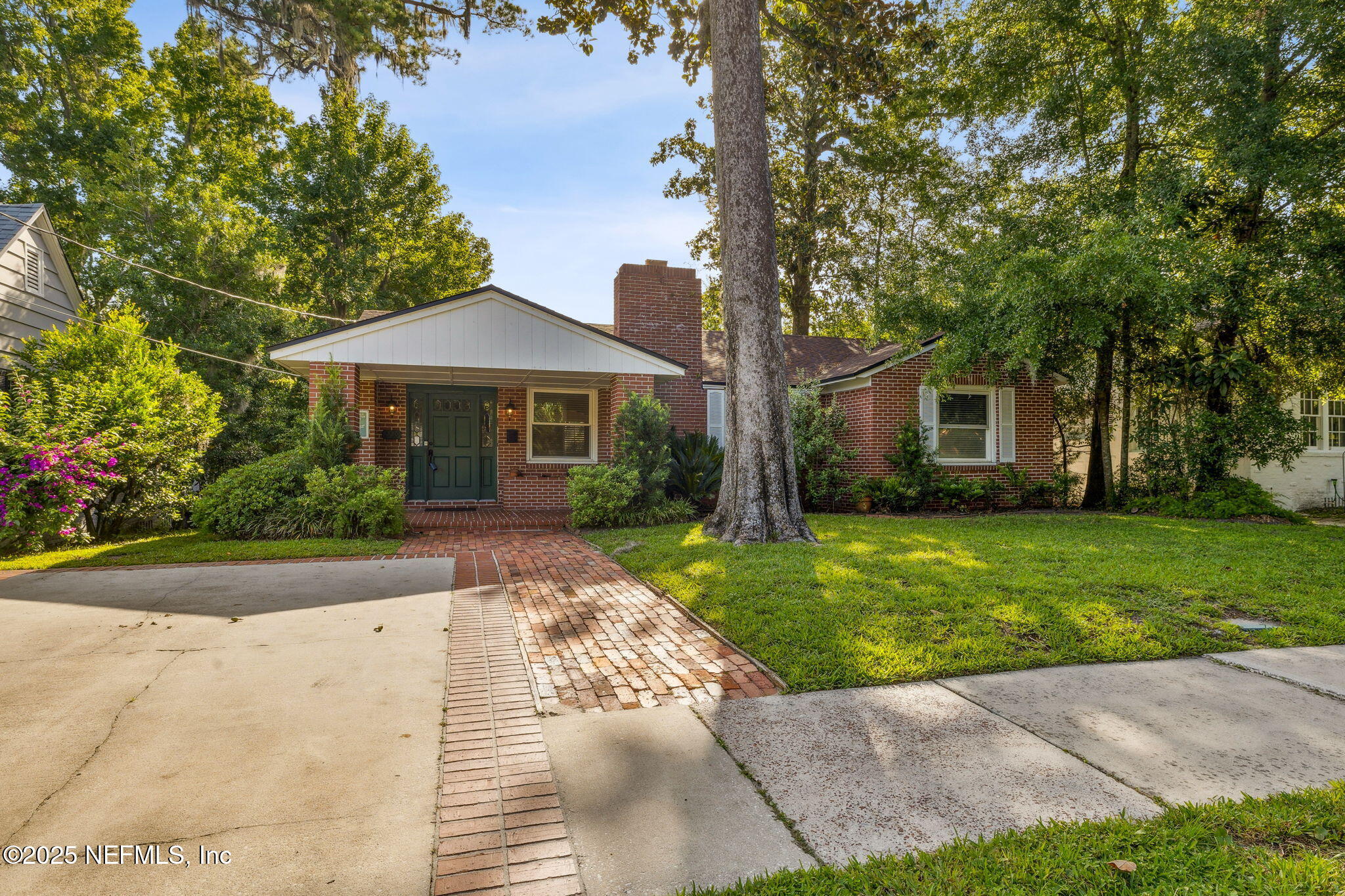 2739 SOUTHWOOD Lane