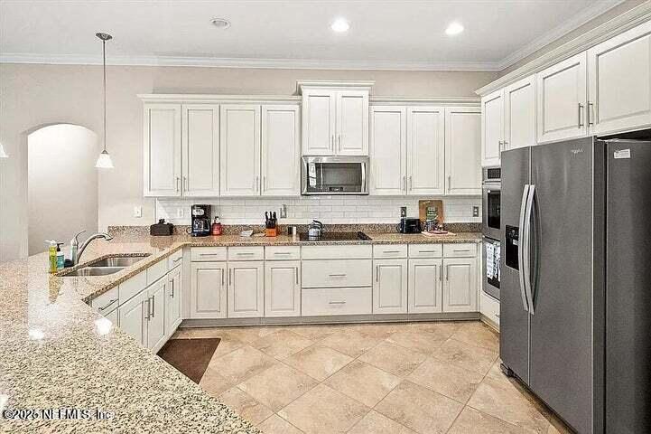 97163 BLUFF VIEW Circle