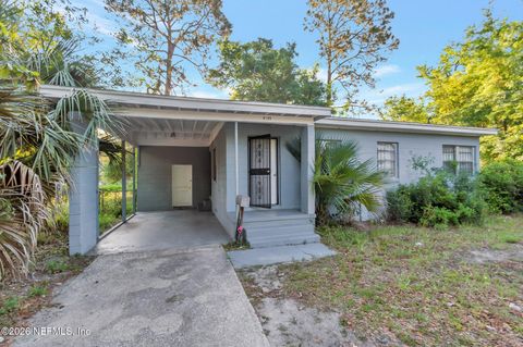 Photo of 6109 STRAWFLOWER Place, Jacksonville, FL 32209 (MLS # 2141565)