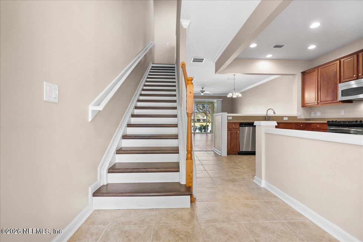 7032 ROUNDLEAF Drive