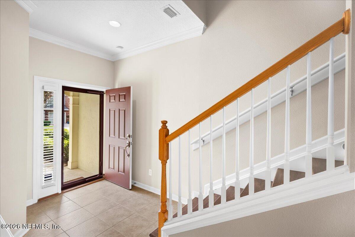 7032 ROUNDLEAF Drive