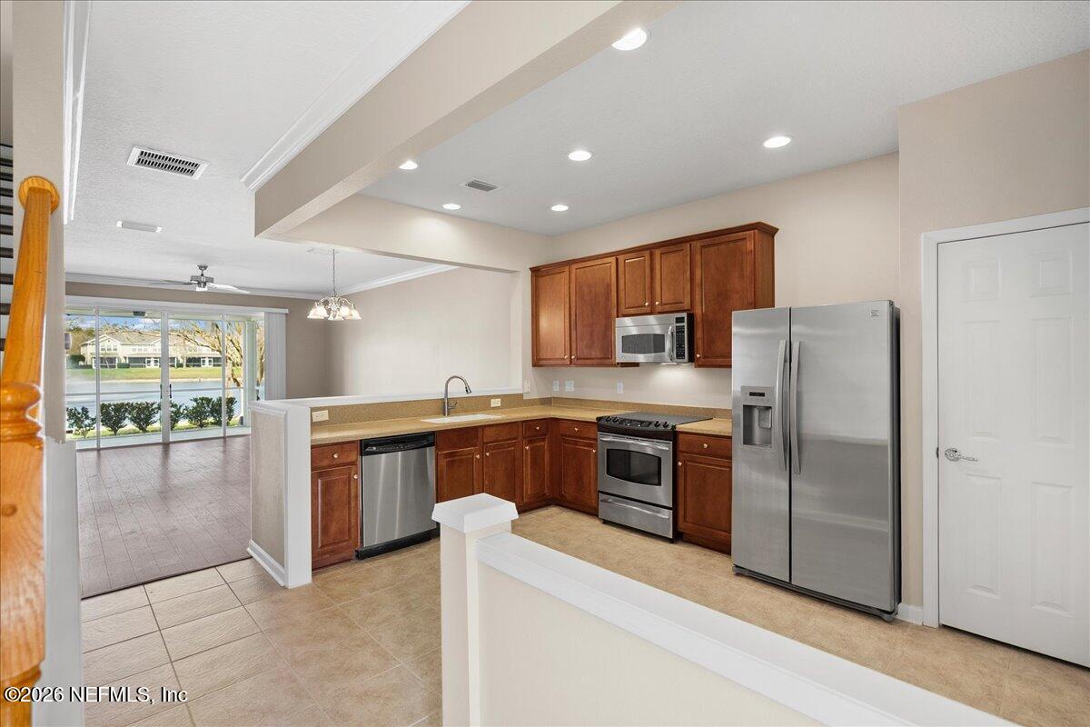 7032 ROUNDLEAF Drive