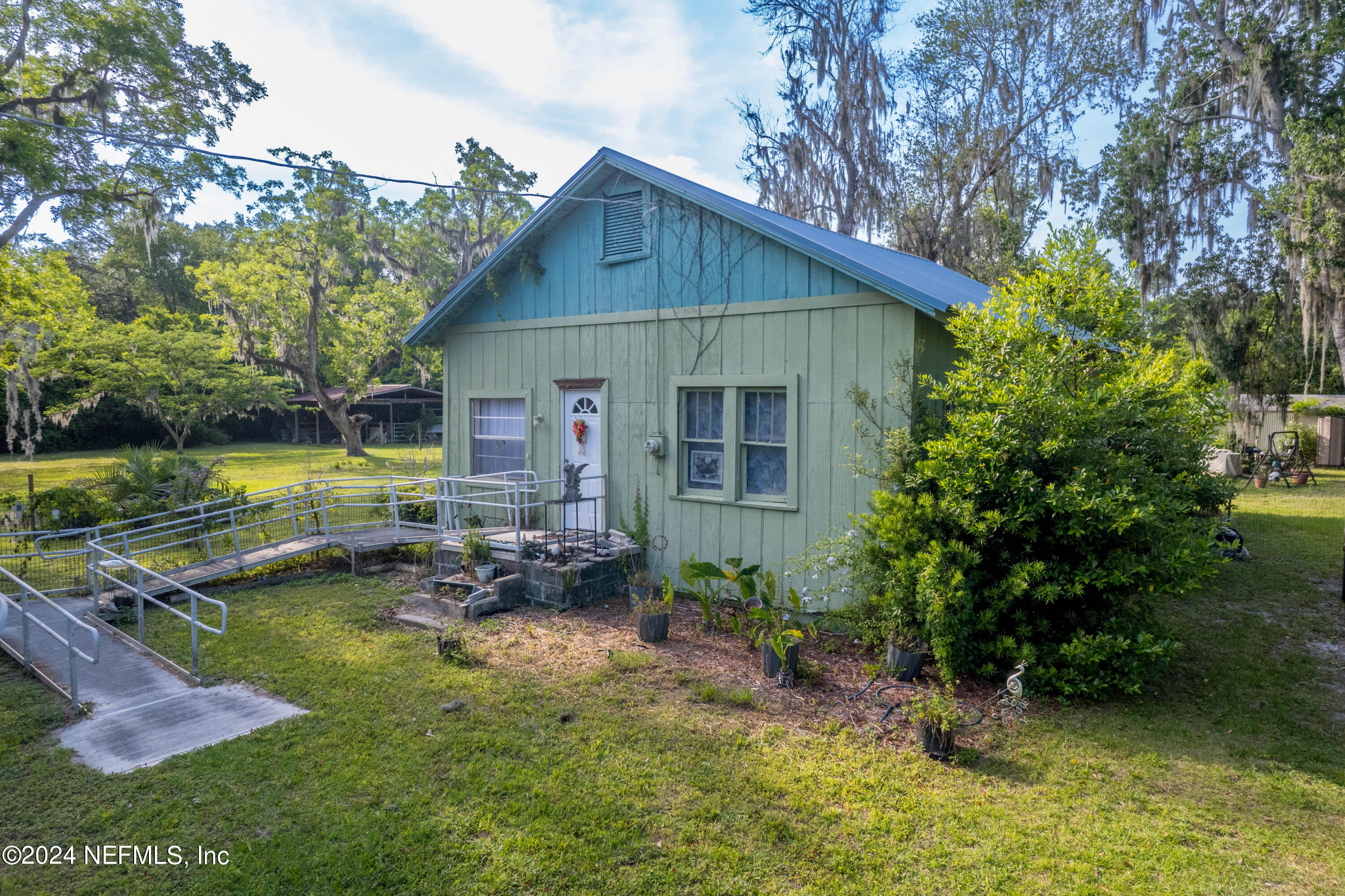 Hampton, FL home for sale located at 6643 SE County Road 18, Hampton, FL 32044