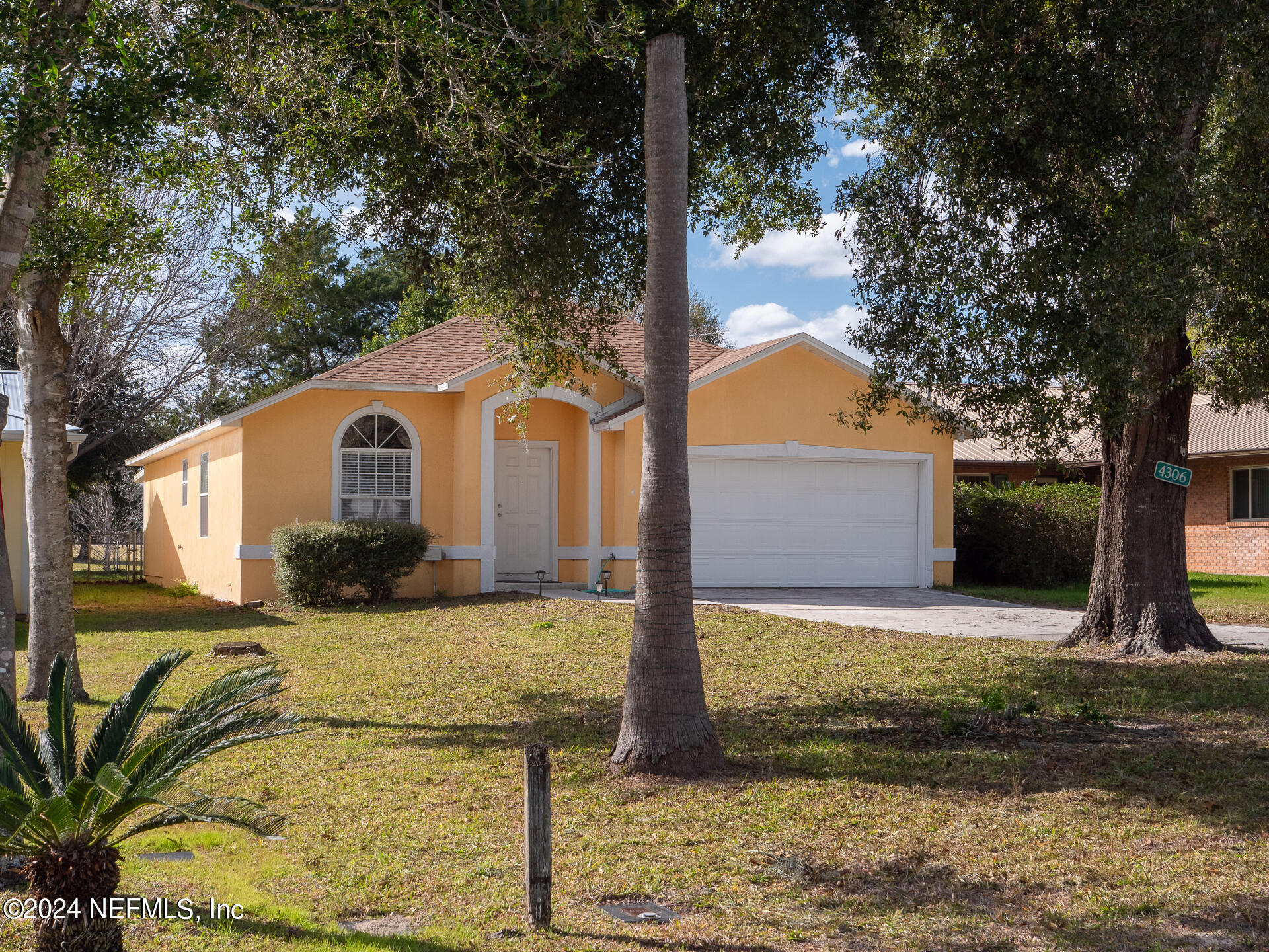 Keystone Heights, FL home for sale located at 4306 SE 1ST Avenue, Keystone Heights, FL 32656