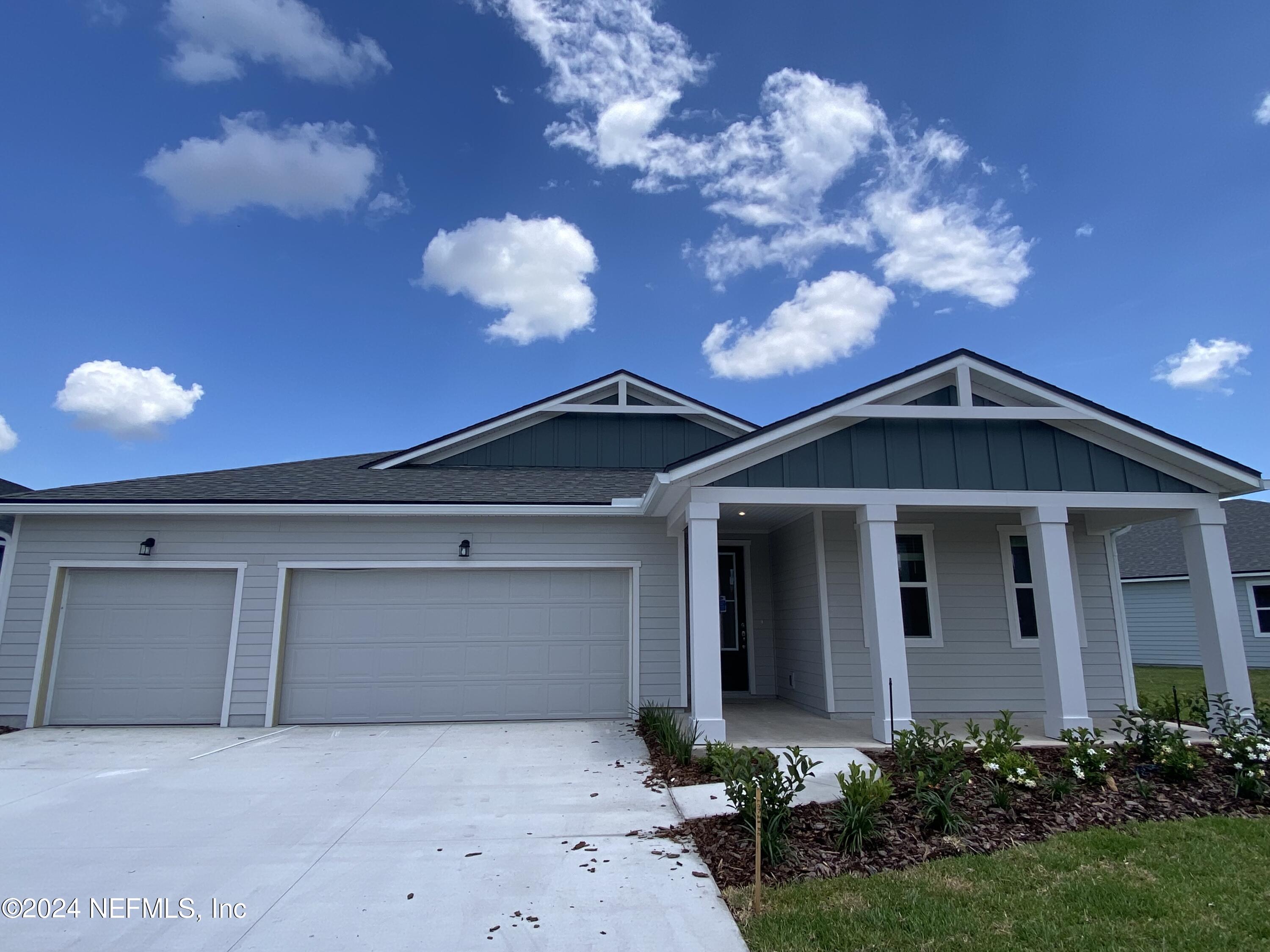 Green Cove Springs, FL home for sale located at 3187 Lago Vista Drive, Green Cove Springs, FL 32043