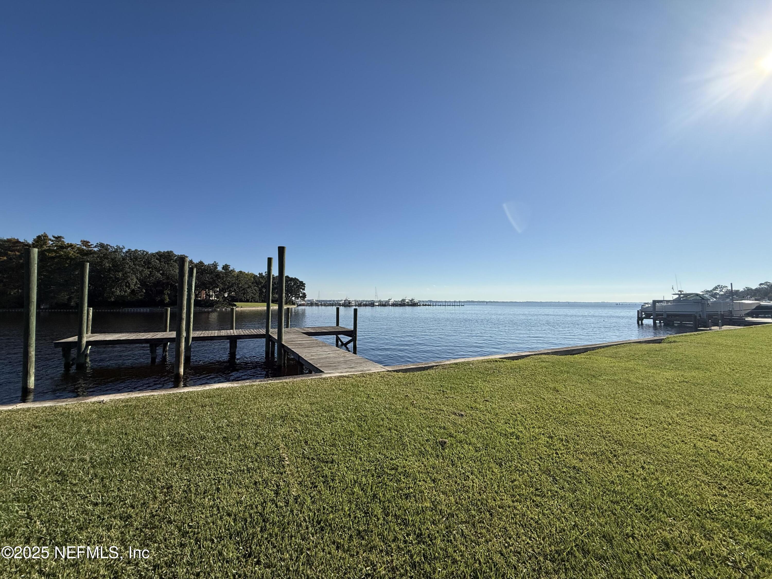 4233 VENETIA Boulevard