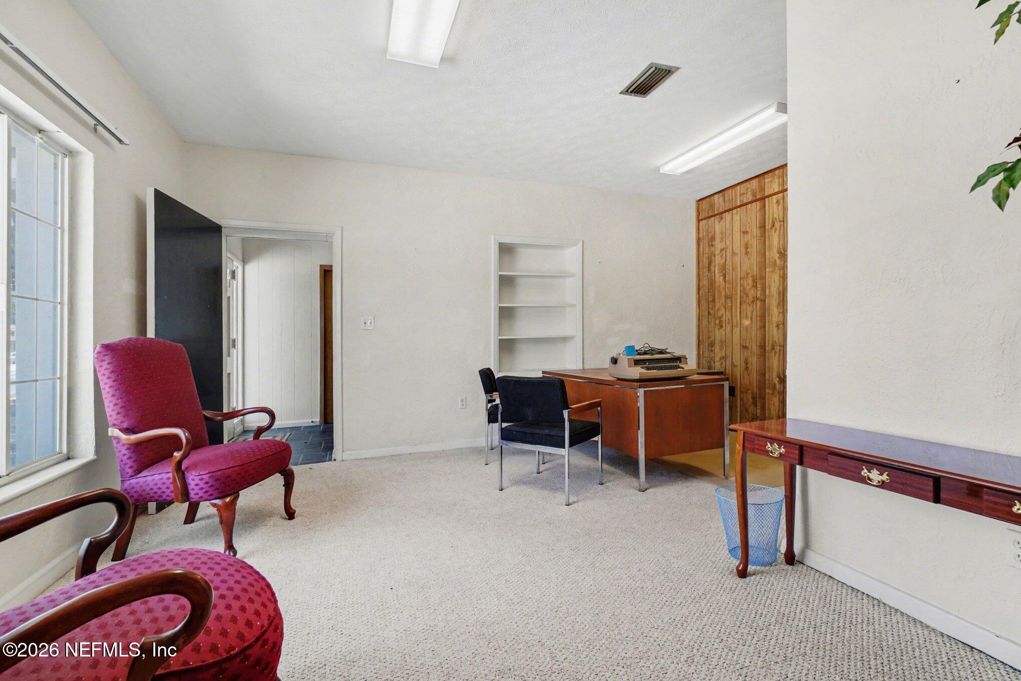 2422 W UNIVERSITY Boulevard