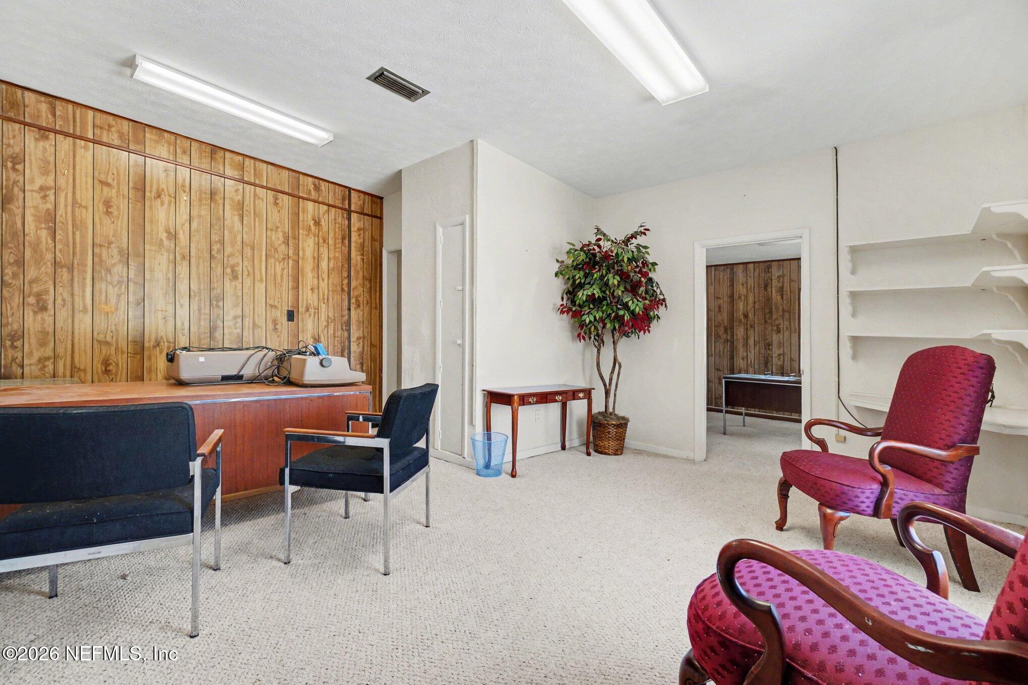 2422 W UNIVERSITY Boulevard