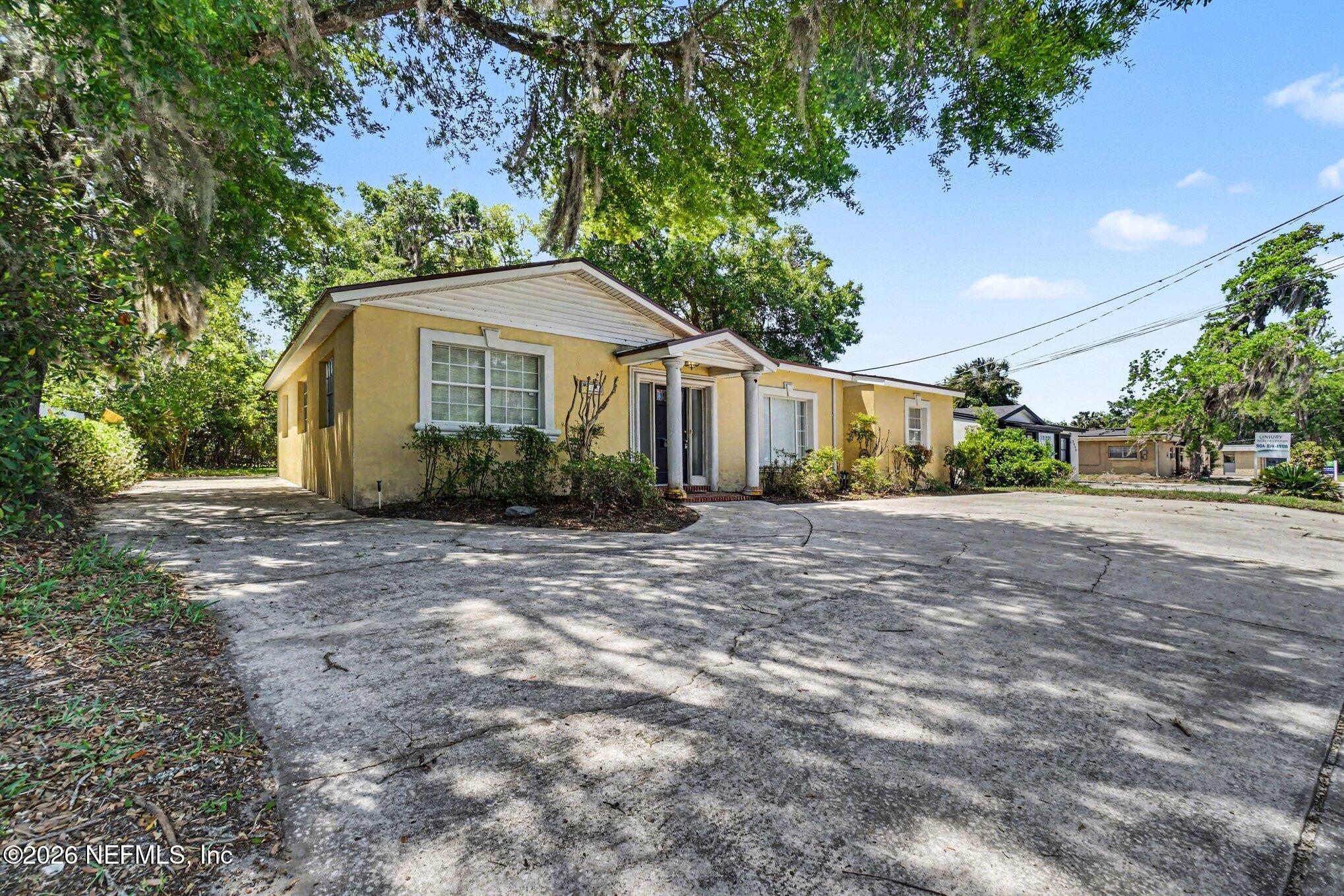 2422 W UNIVERSITY Boulevard