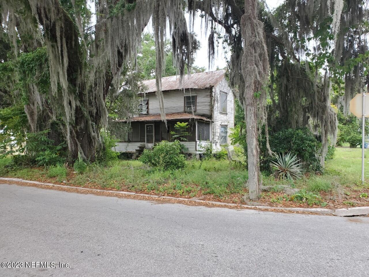 Crescent City, FL home for sale located at 19 N Main Street, Crescent City, FL 32112