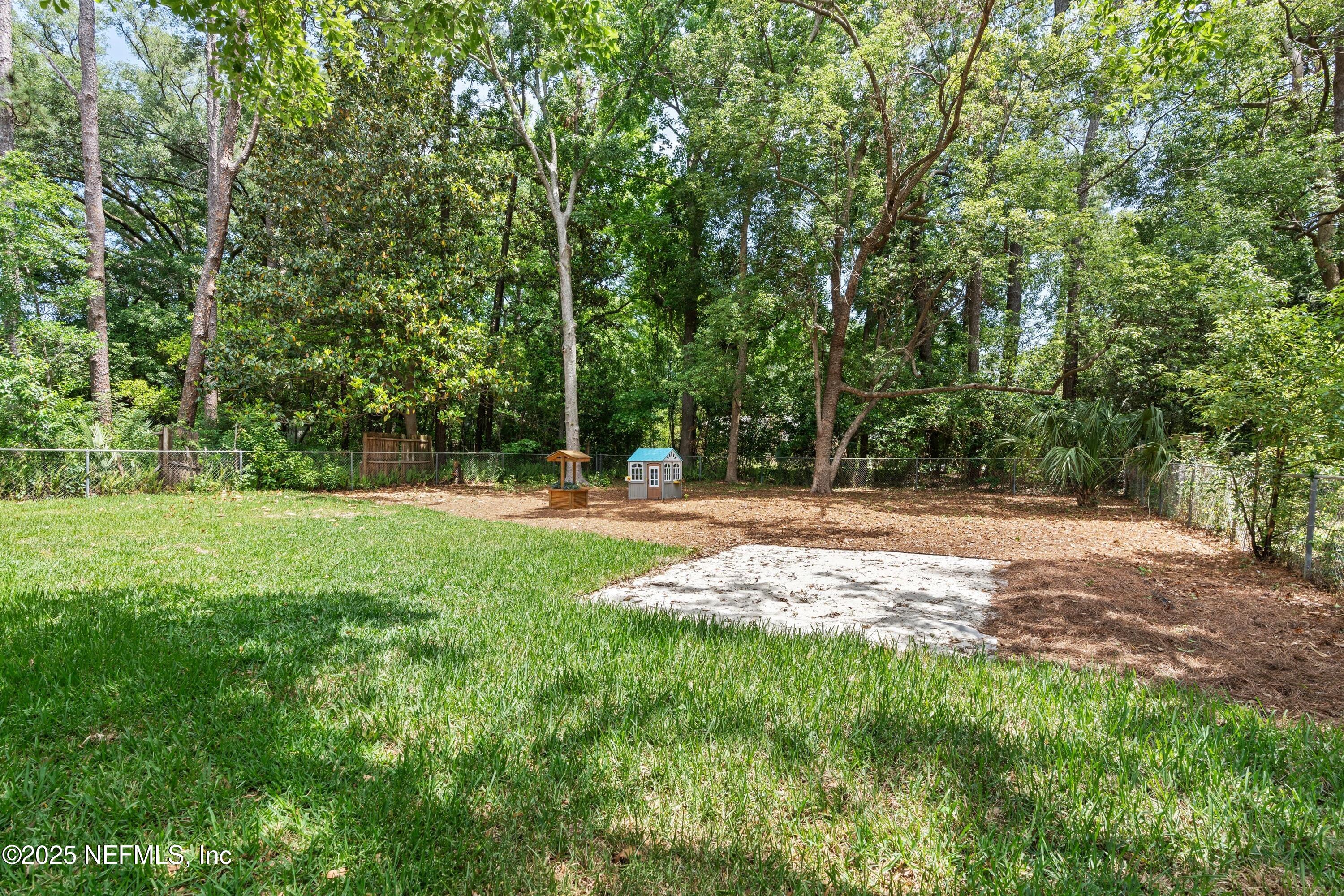 2021 LAKE WEIR Avenue