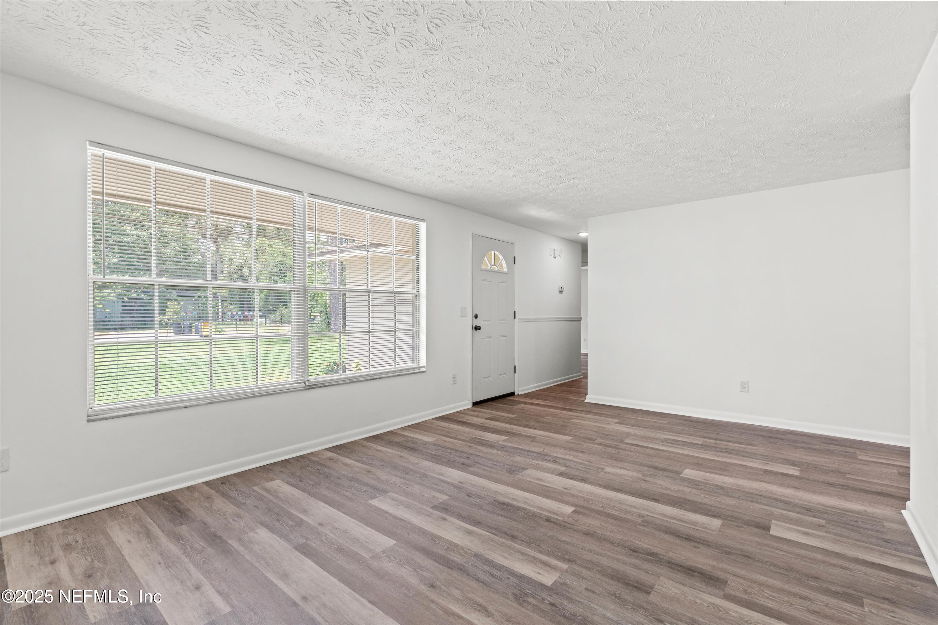 2021 LAKE WEIR Avenue