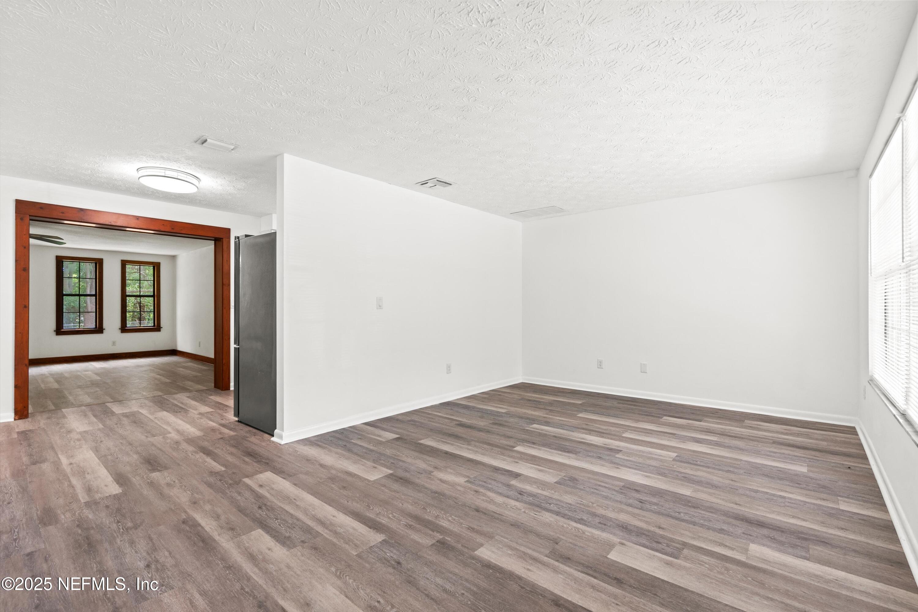 2021 LAKE WEIR Avenue