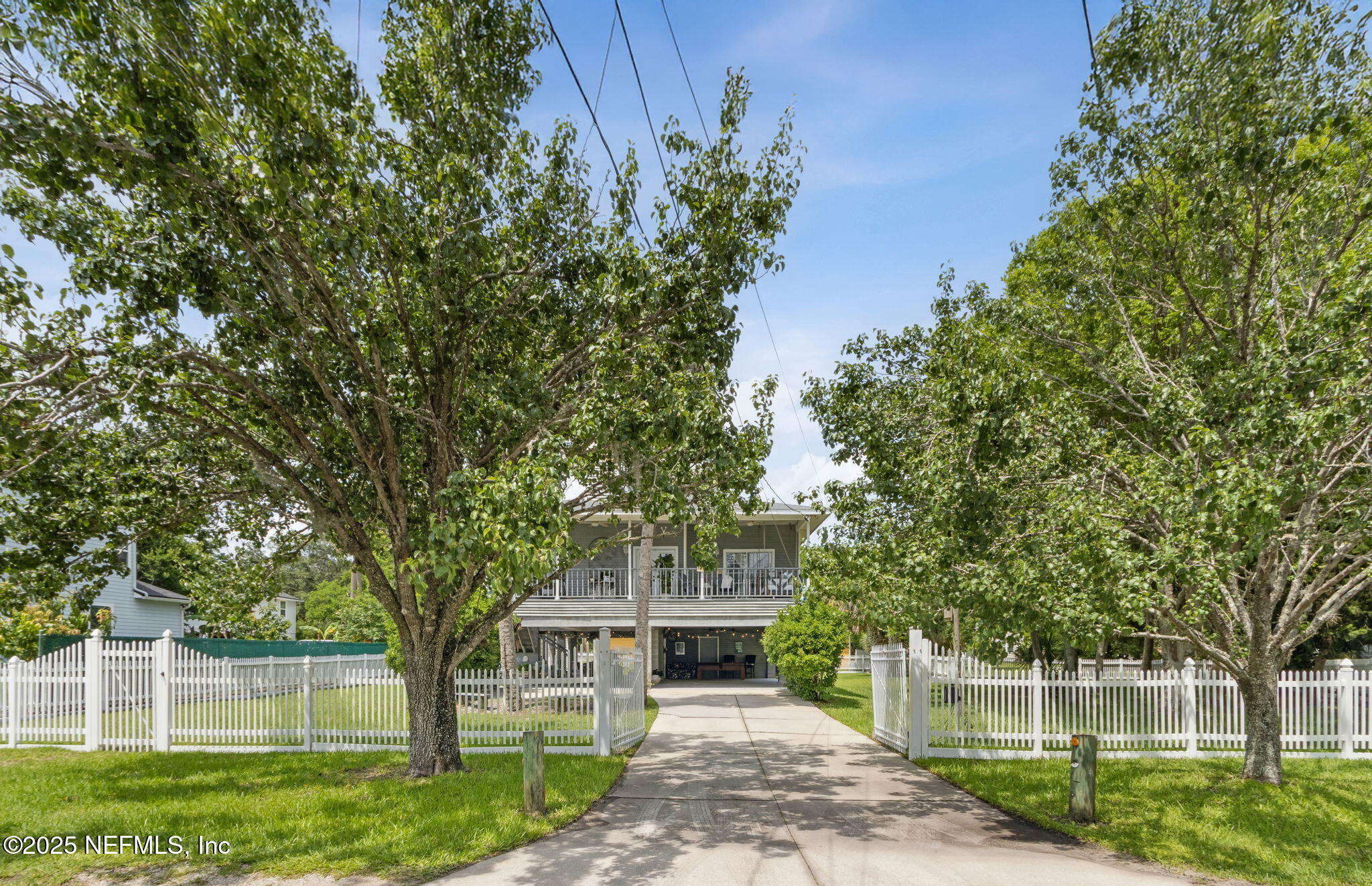 1409 PEARL Street