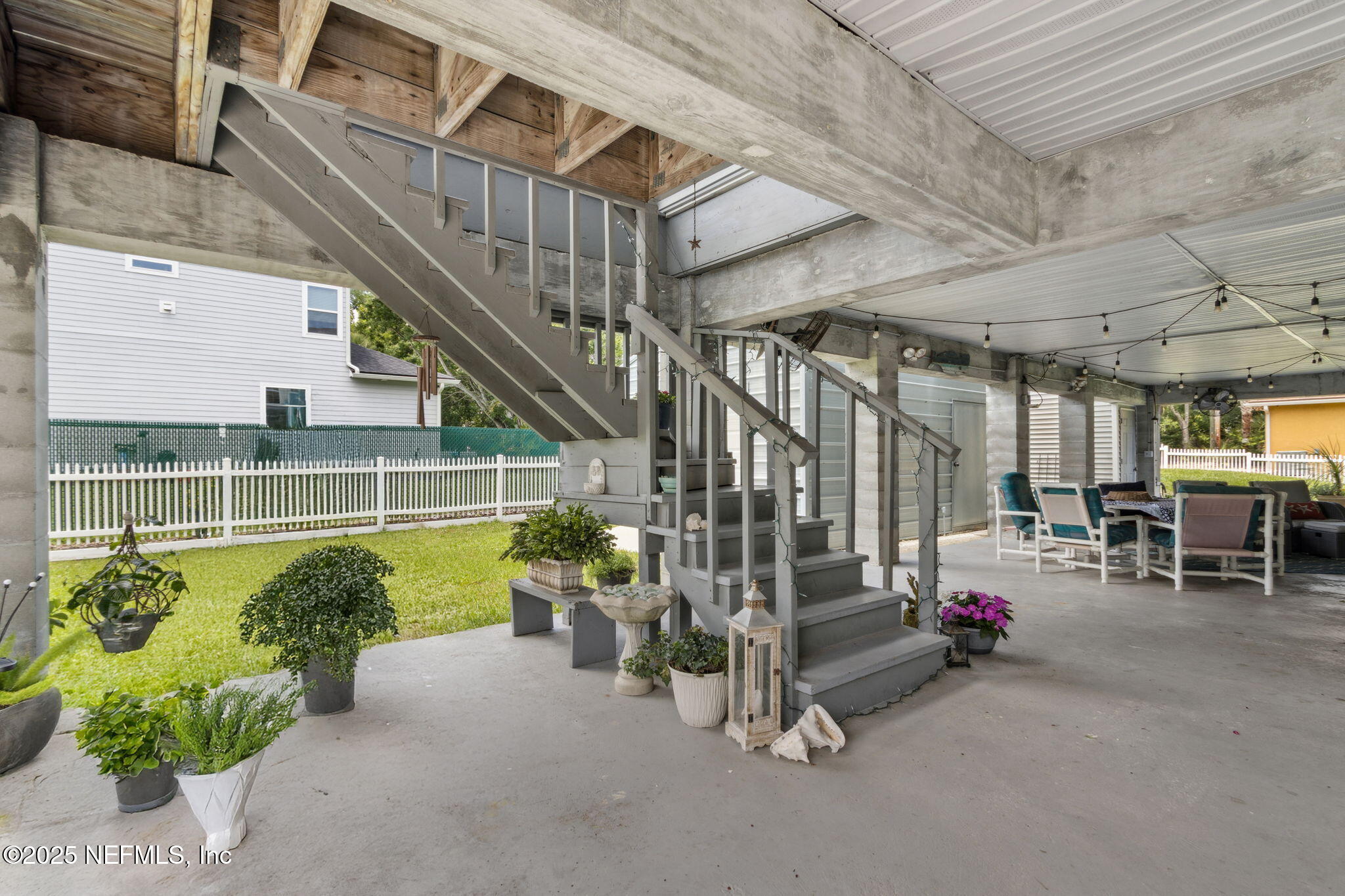 1409 PEARL Street