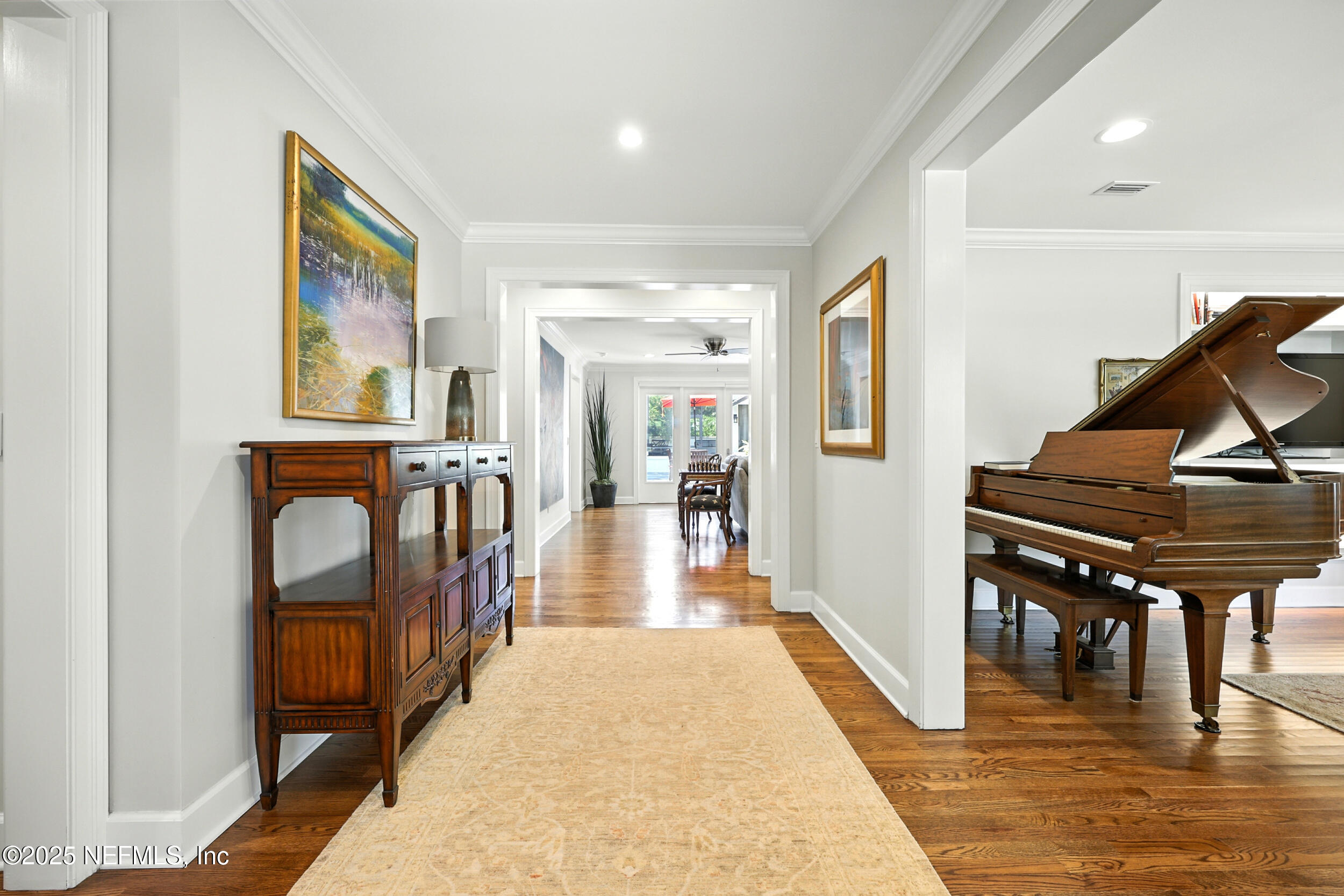 961 HOLLY Lane