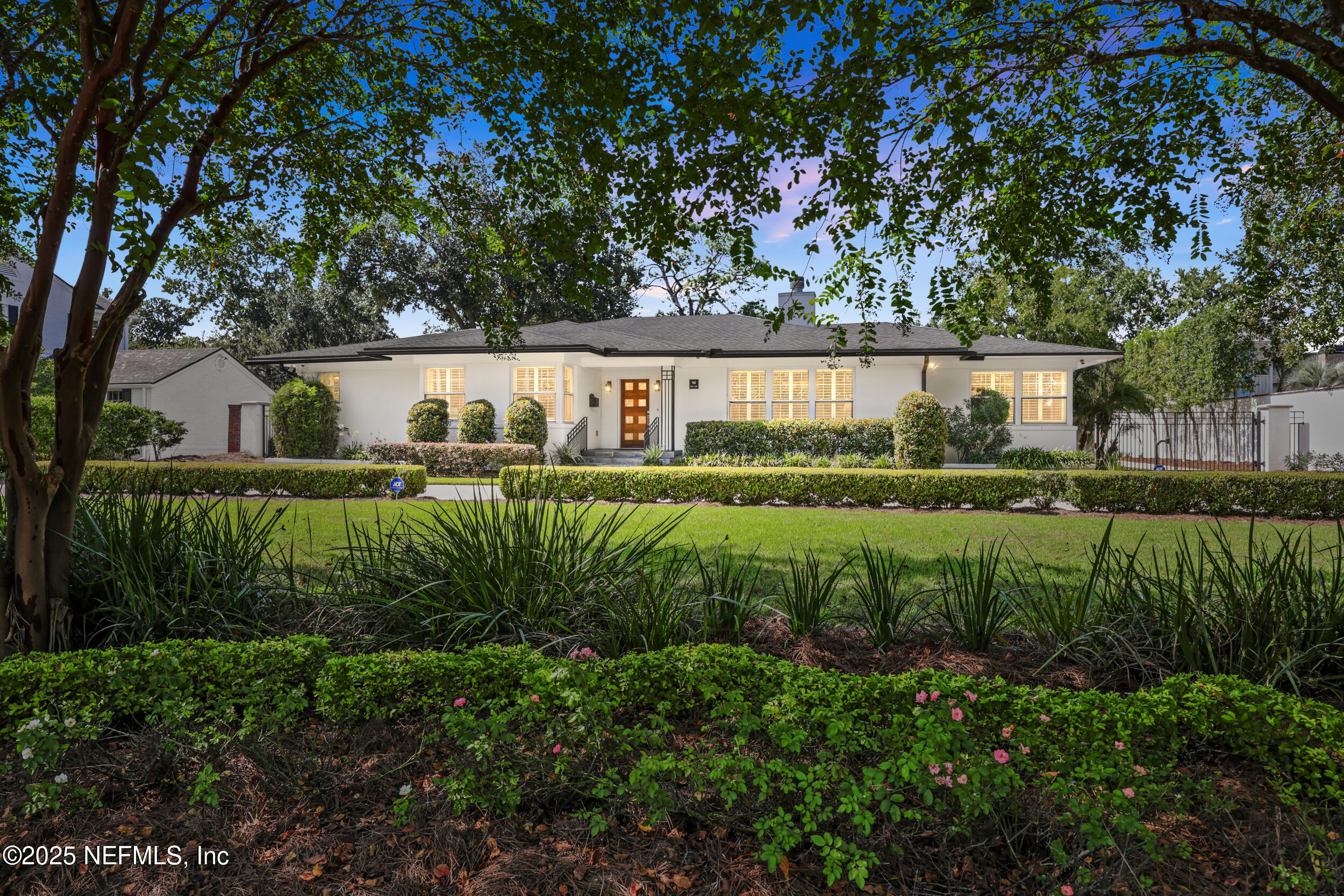961 HOLLY Lane