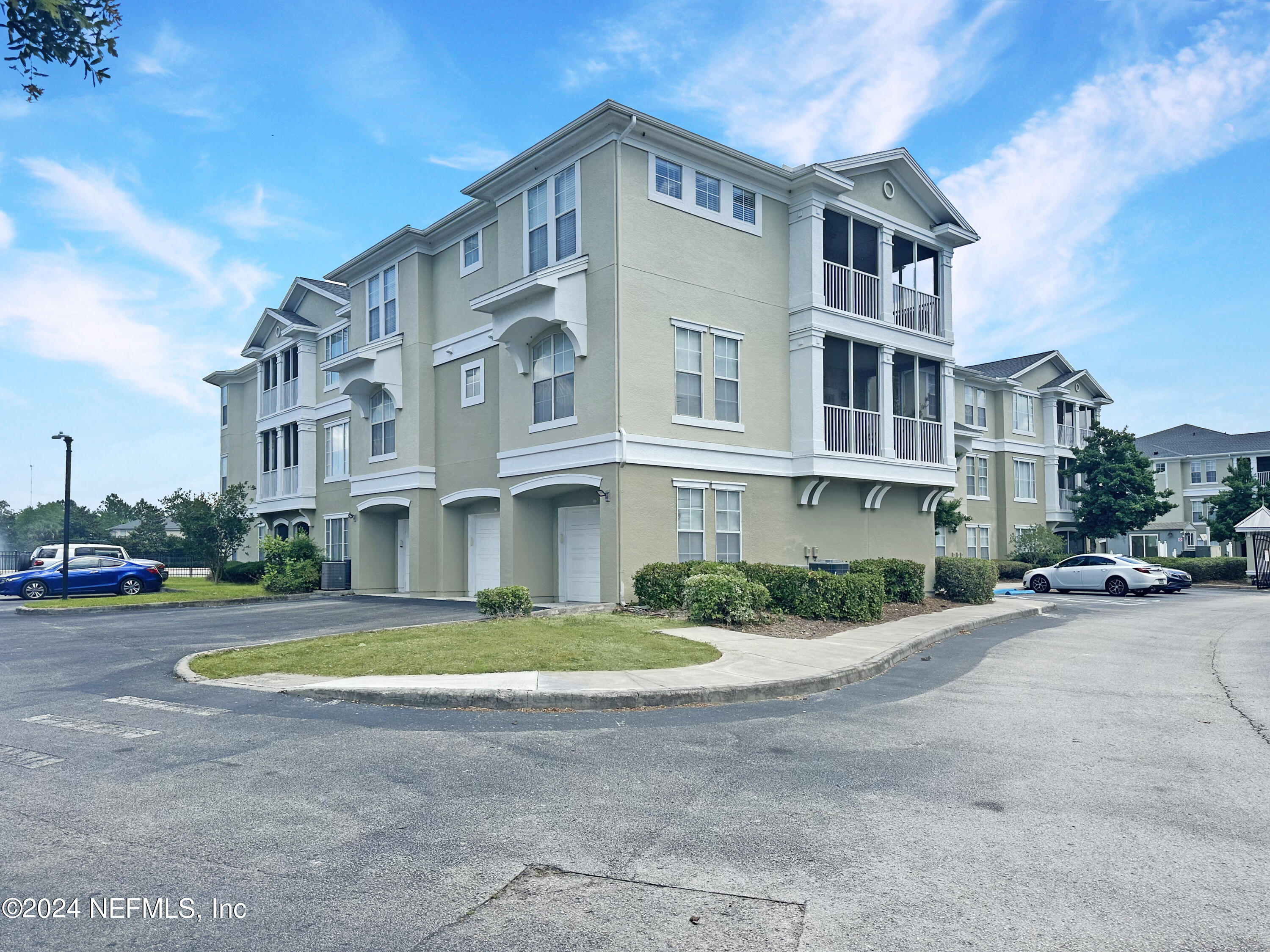 Jacksonville, FL home for sale located at 8290 Gate Parkway W Unit 215, Jacksonville, FL 32216
