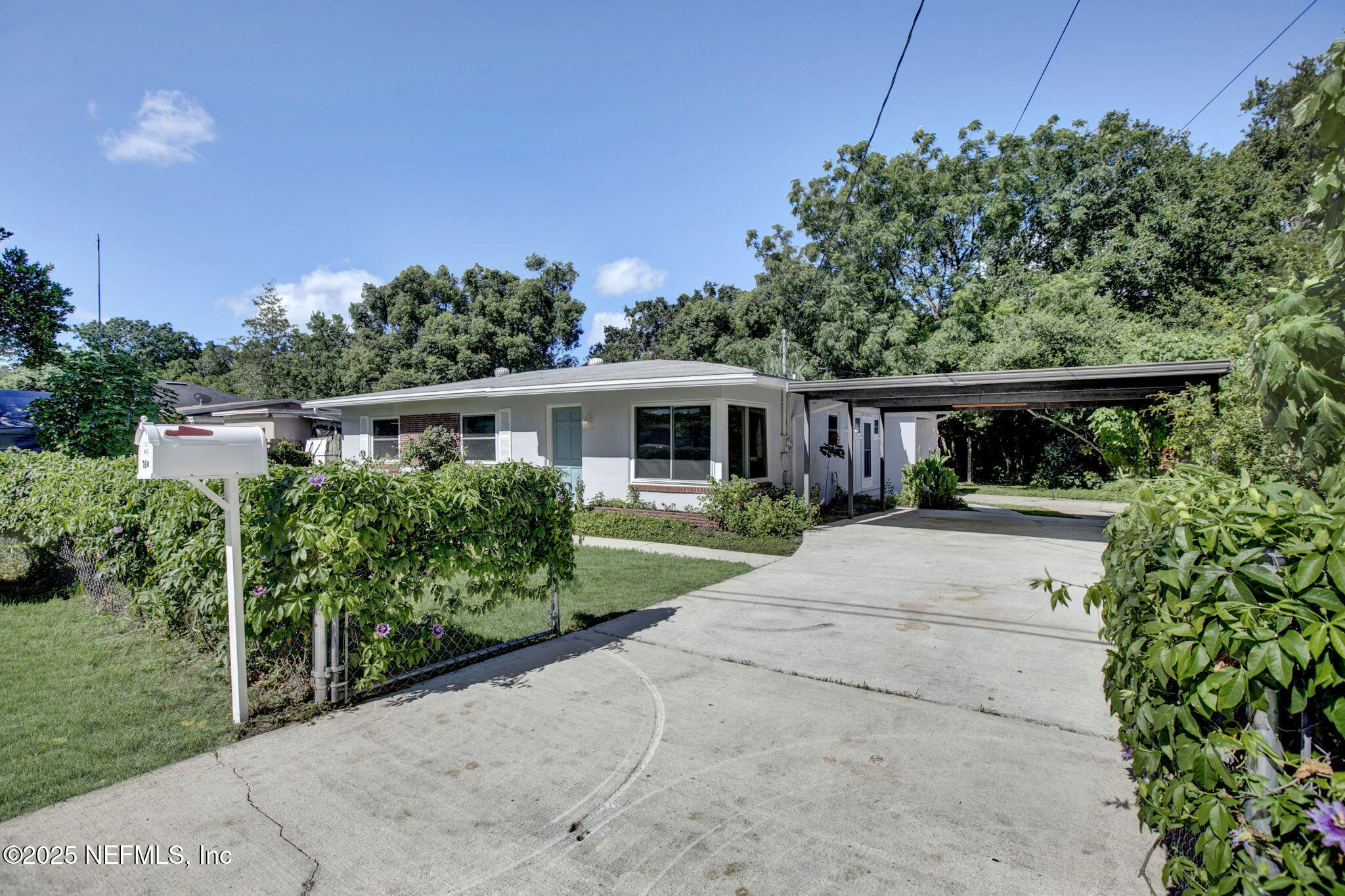 780 LEAFY Lane