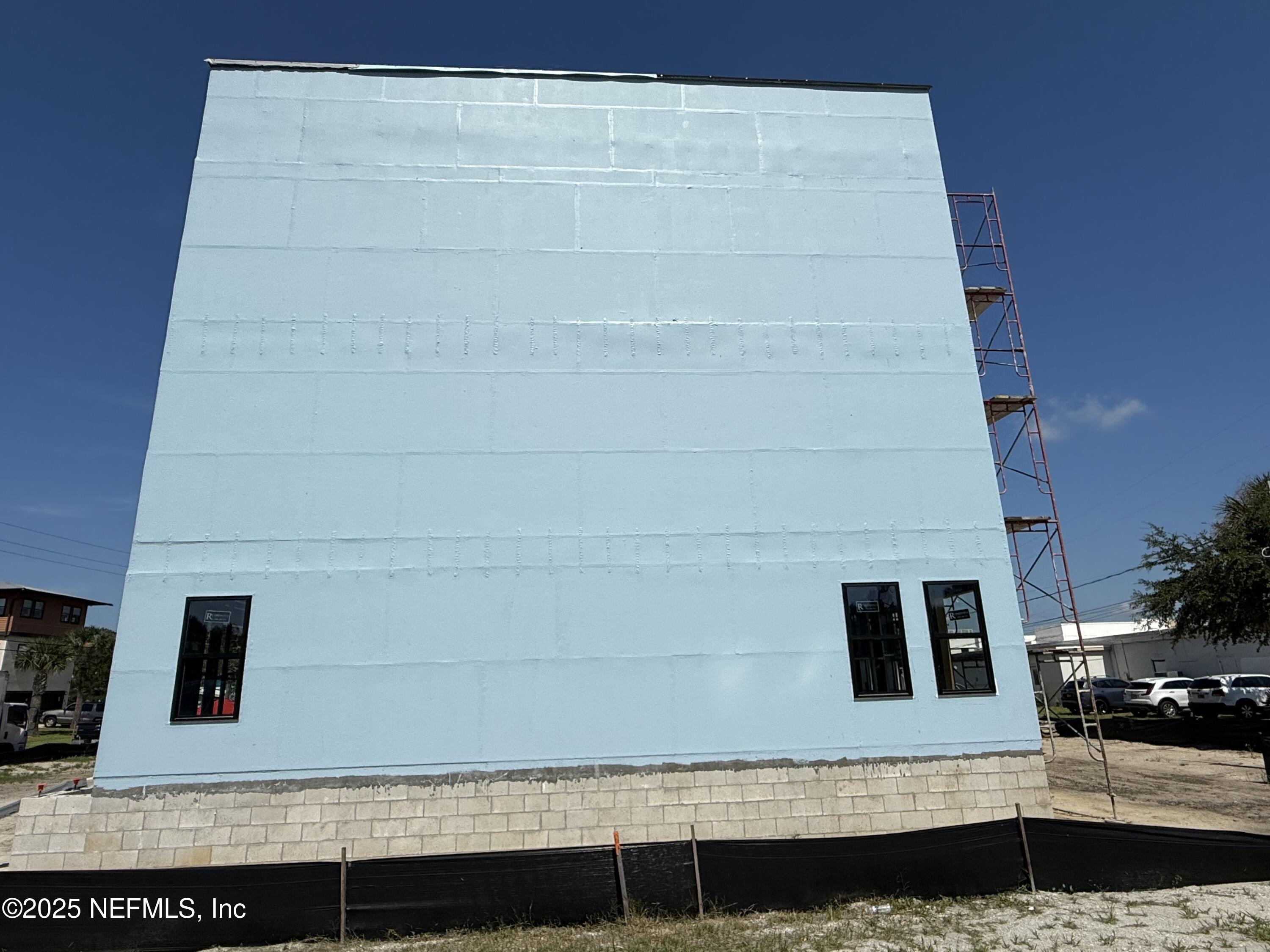304 ARRICOLA Avenue