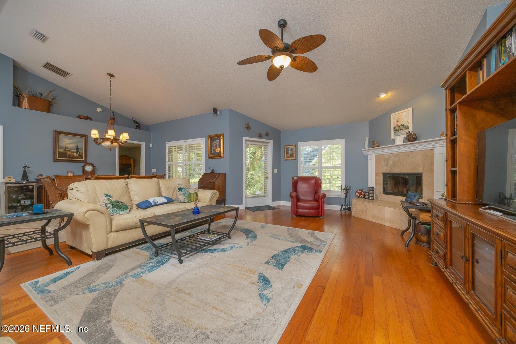 145 WHISPERING OAKS Circle
