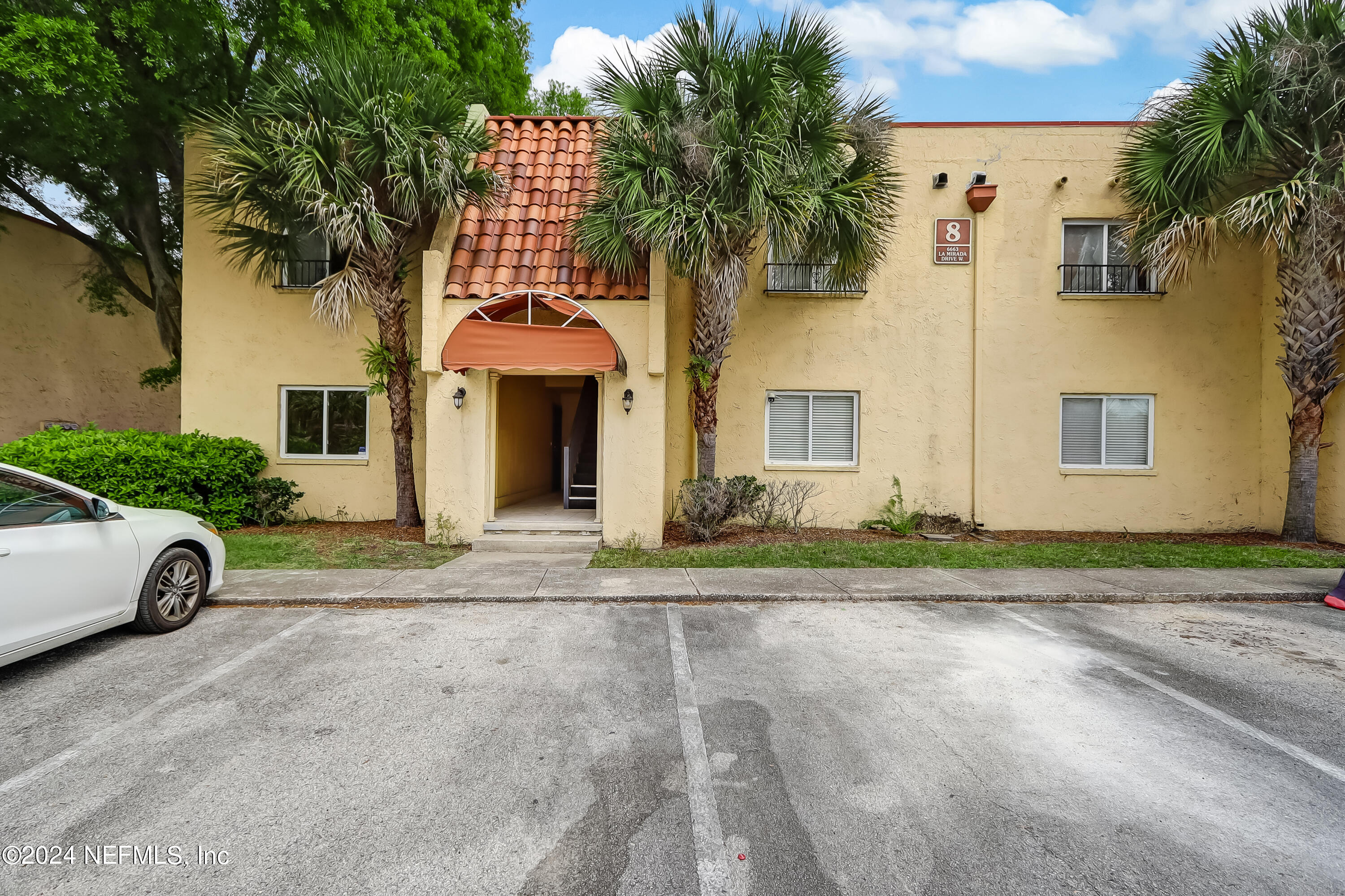 Jacksonville, FL home for sale located at 6663 La Mirada Drive W Unit 1, Jacksonville, FL 32217