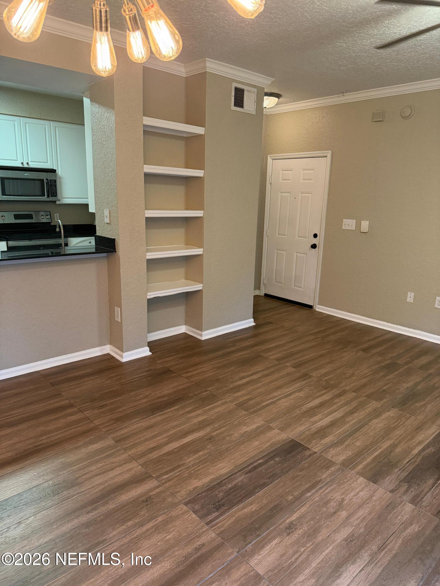 8539 GATE Parkway W 424