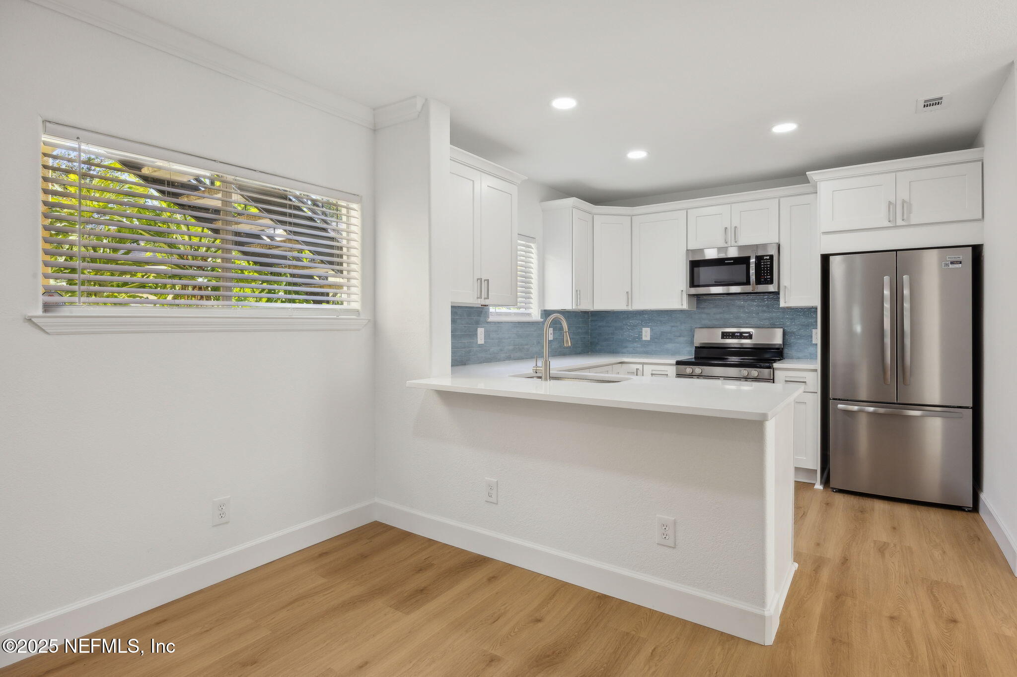 1800 THE GREENS Way 401