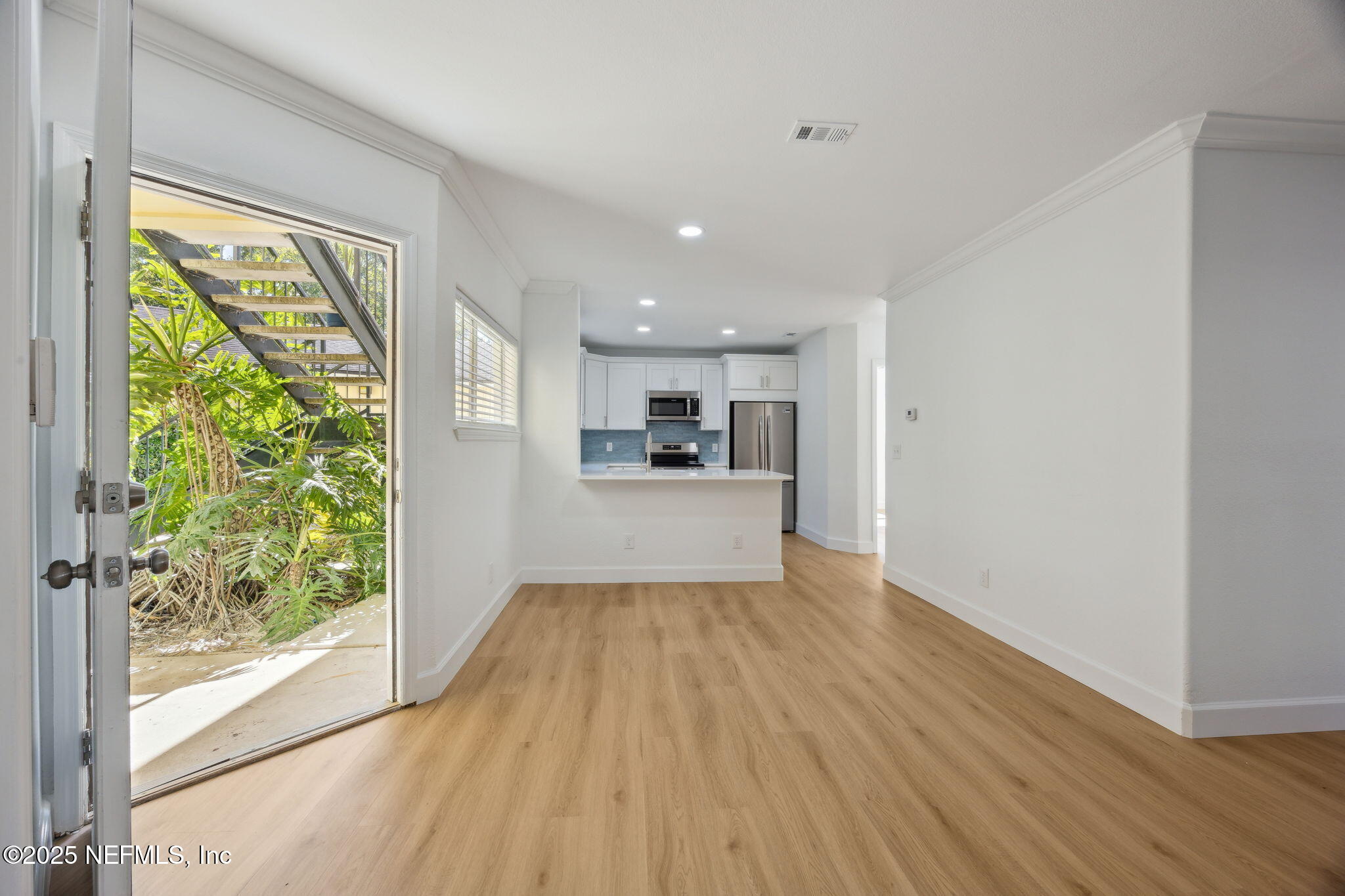 1800 THE GREENS Way 401