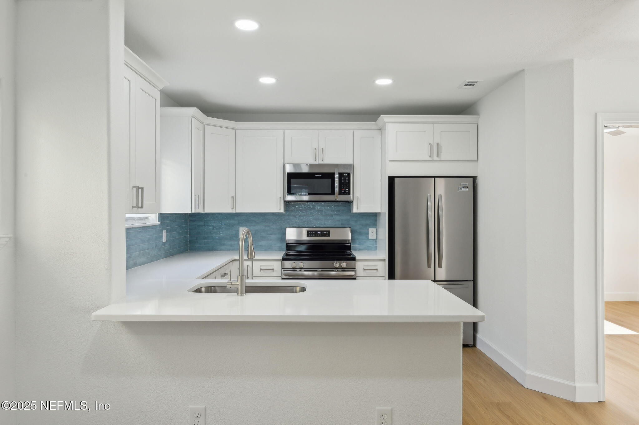 1800 THE GREENS Way 401