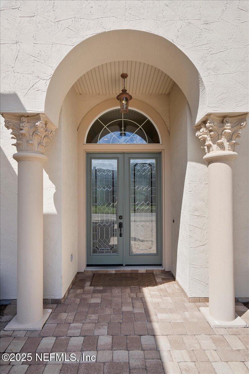 2160 AUTUMN COVE Circle