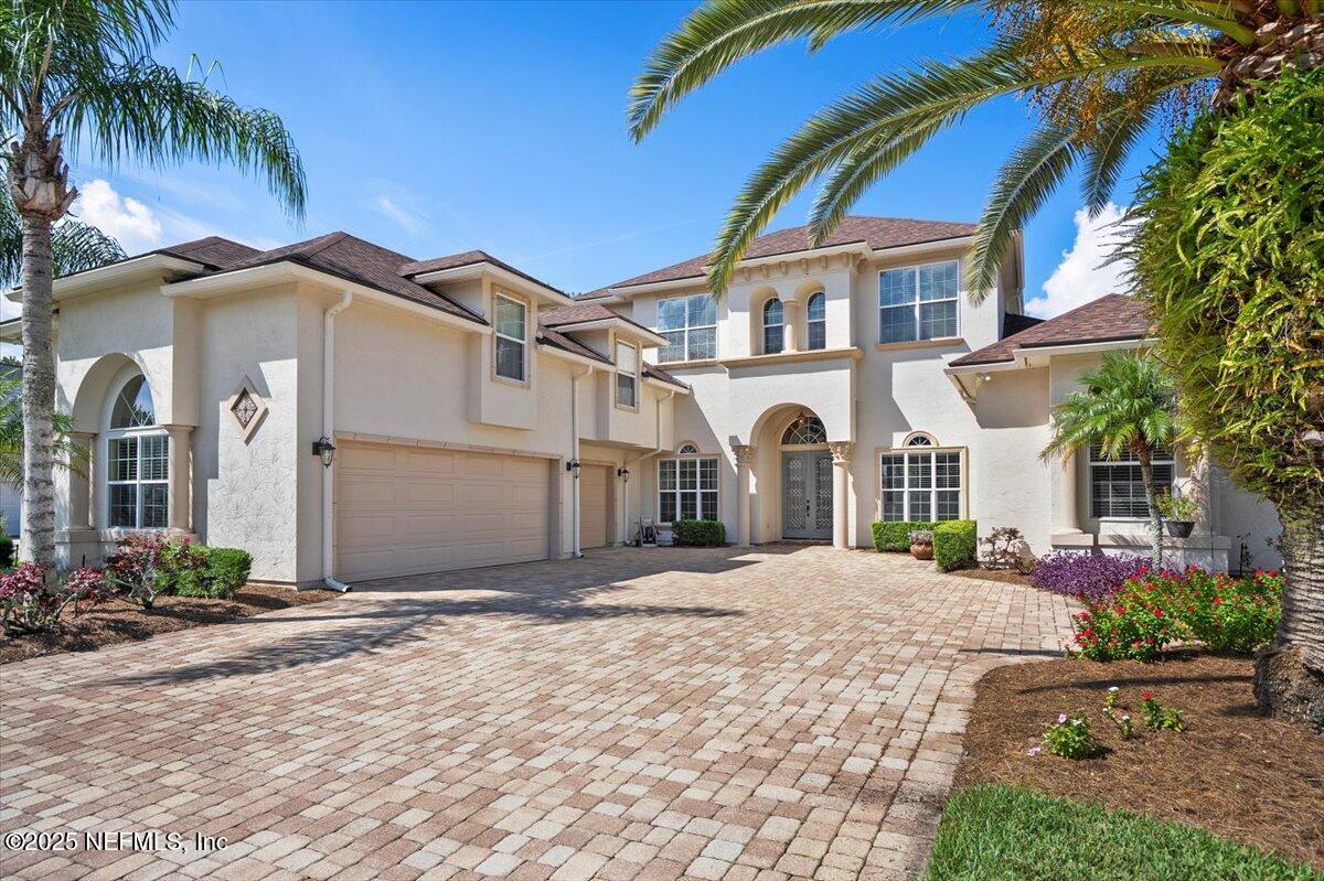 2160 AUTUMN COVE Circle