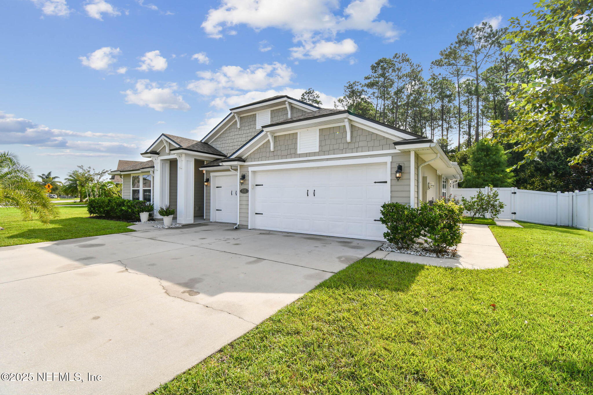 535 CRESCENT KEY Drive