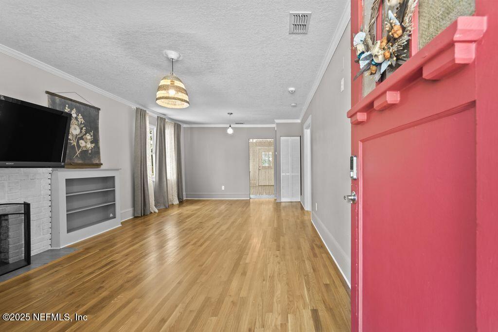 2778 DELLWOOD Avenue