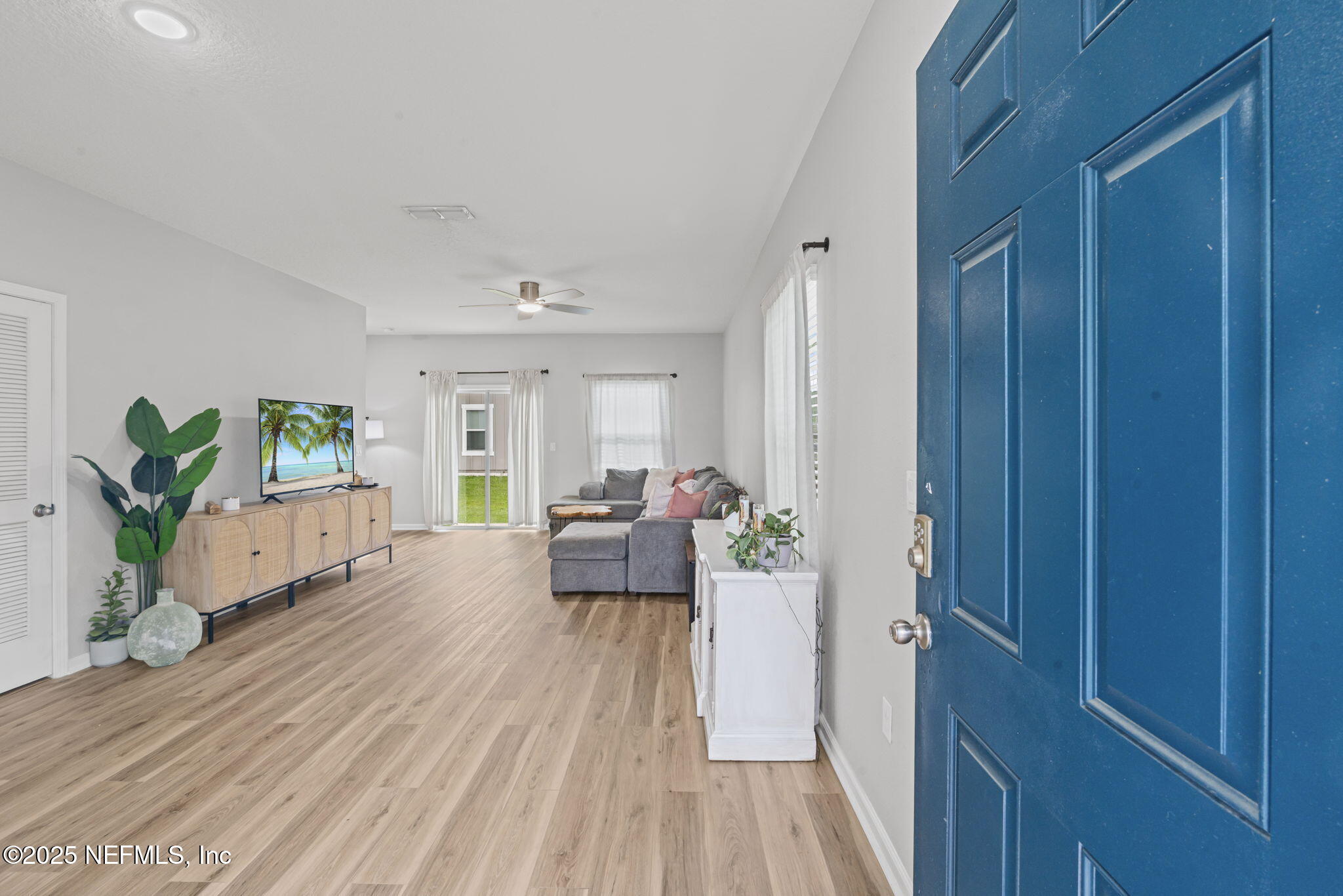 852 CAPITOL Parkway