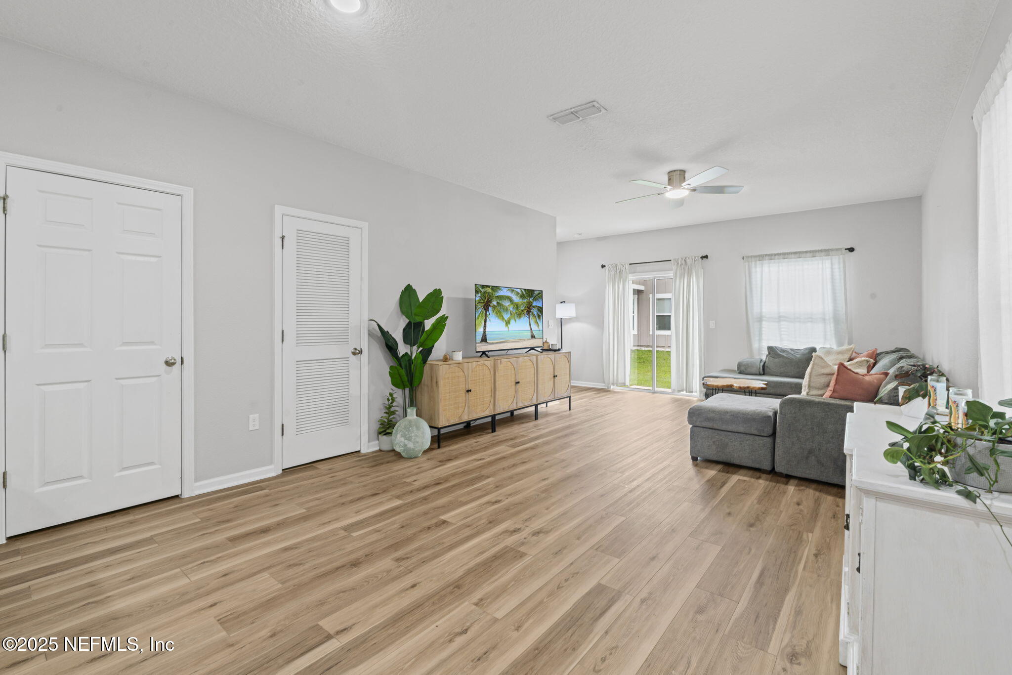 852 CAPITOL Parkway