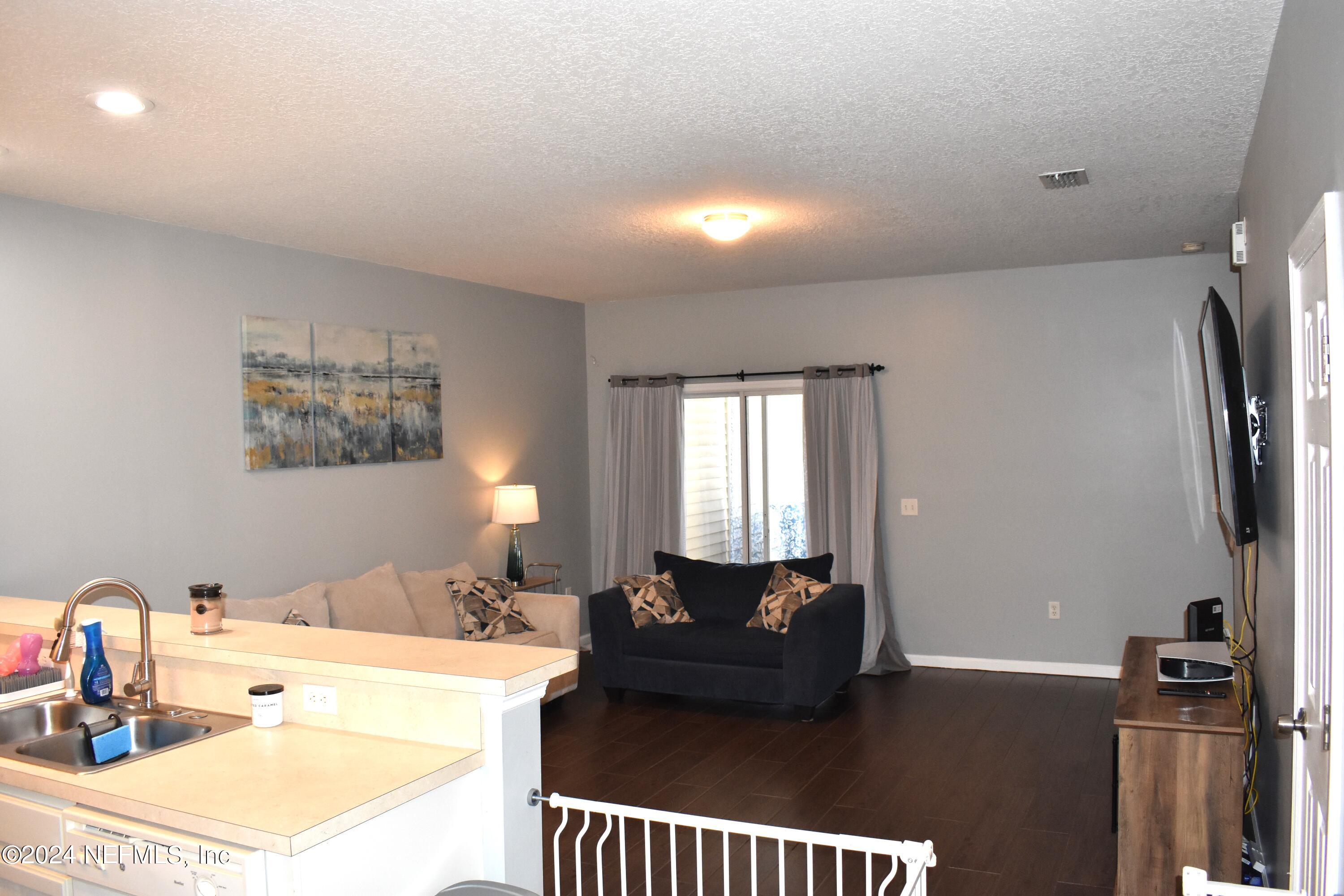516 HOPEWELL Drive
