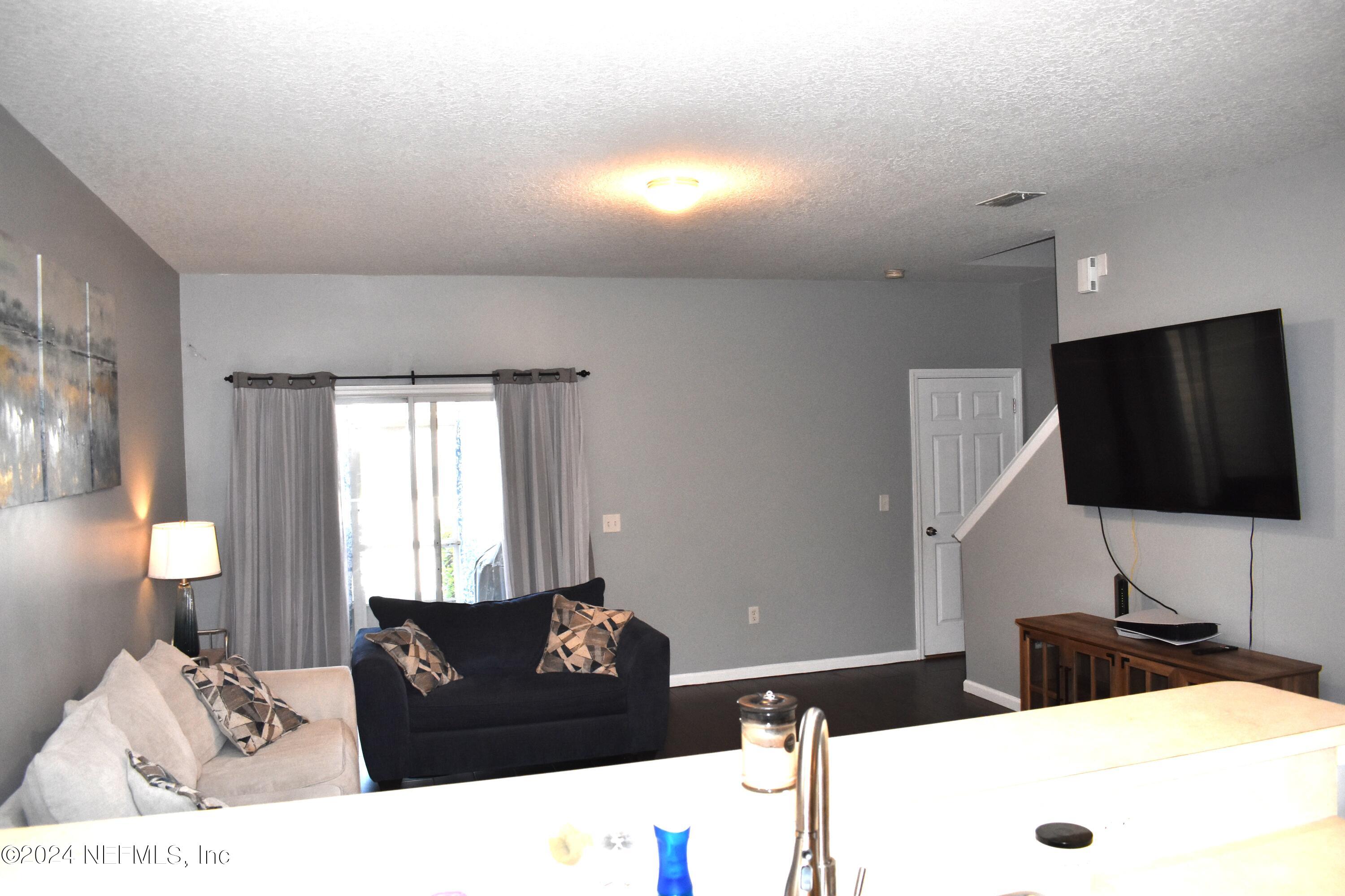 516 HOPEWELL Drive