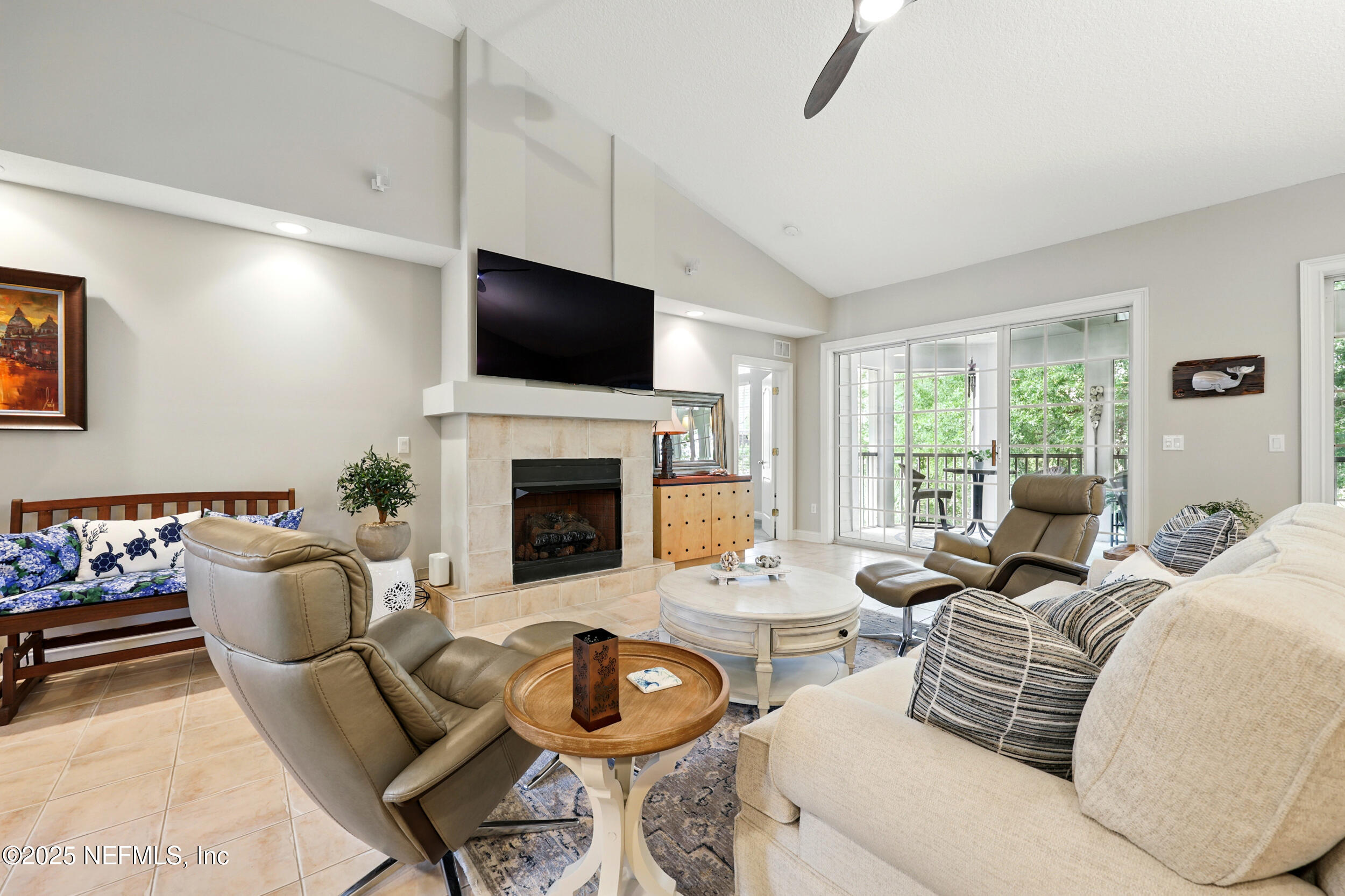 330 N SHORE Circle 1122