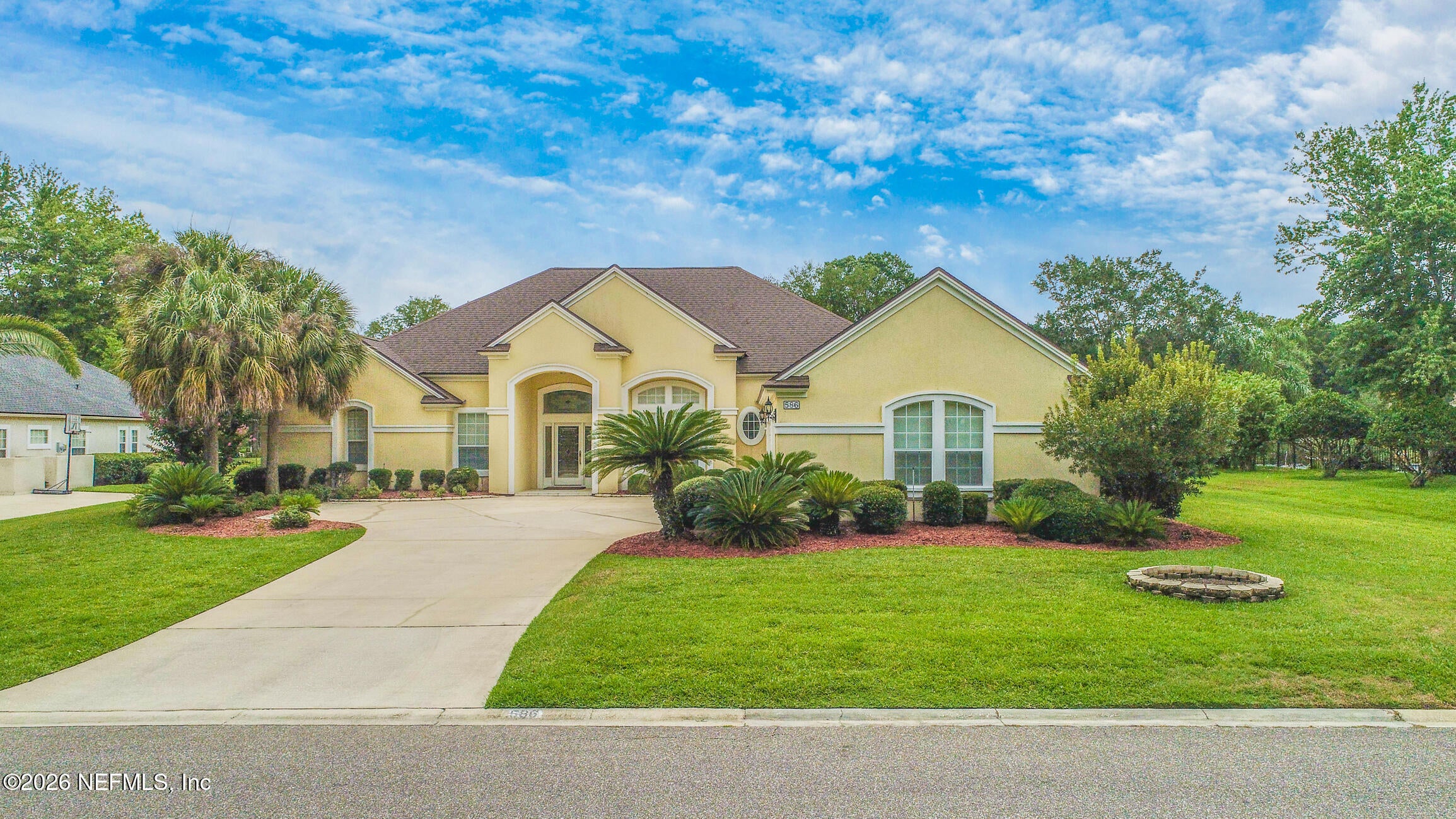586 GOLDEN LINKS Drive