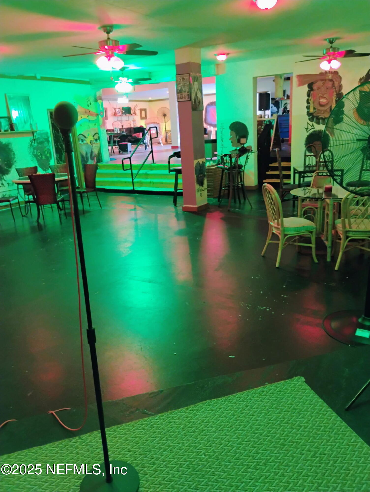 2422 MYRTLE Avenue N