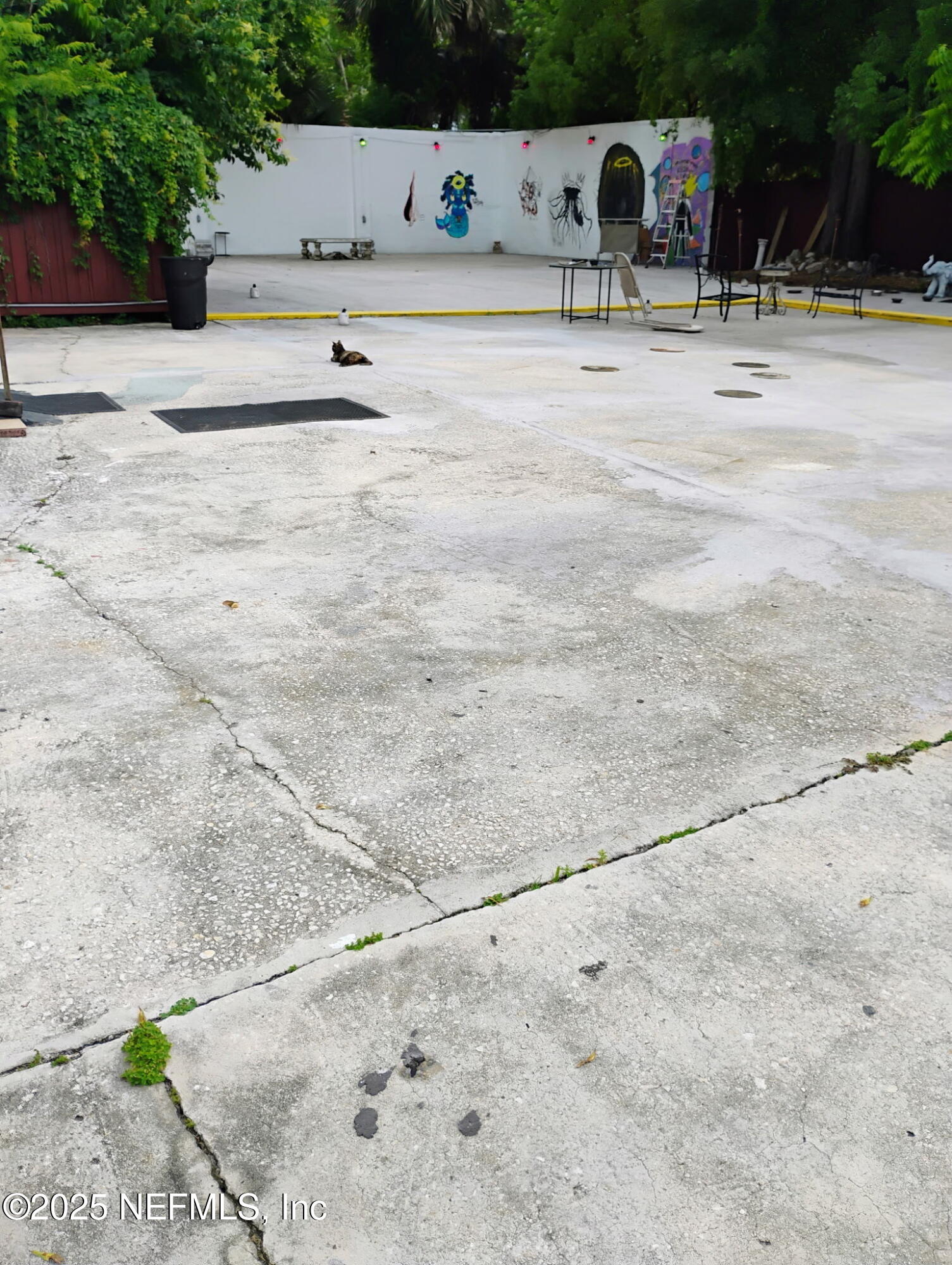 2422 MYRTLE Avenue N