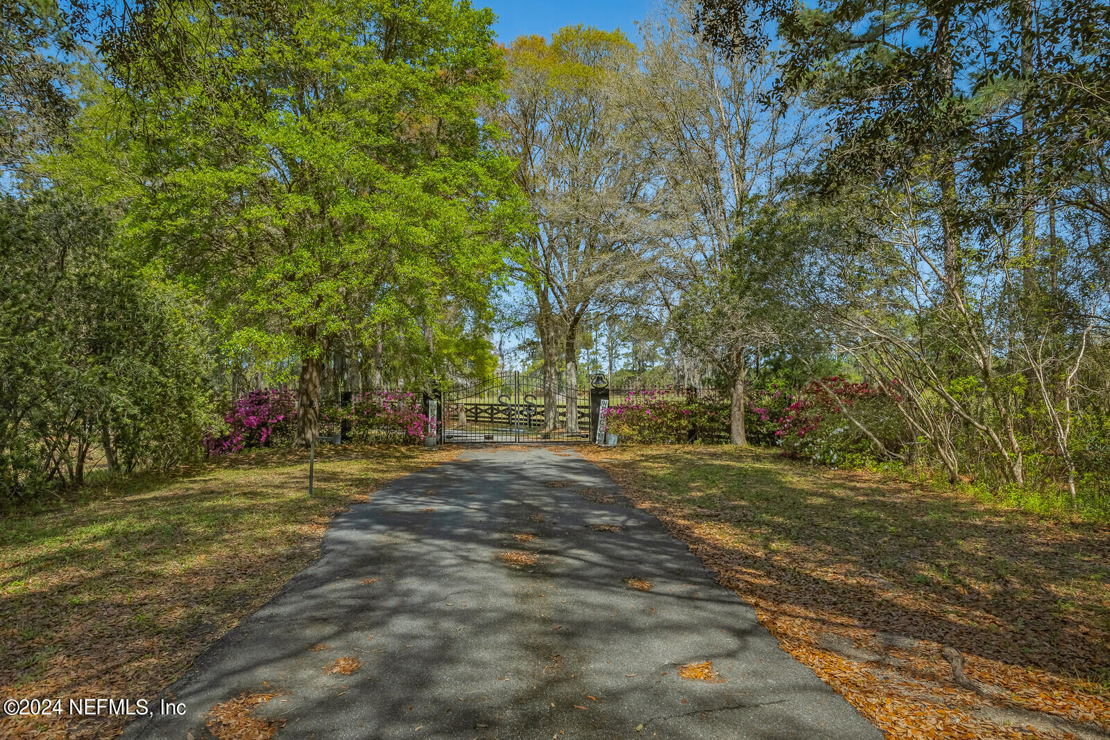 0 QUIET COUNTRY Lane