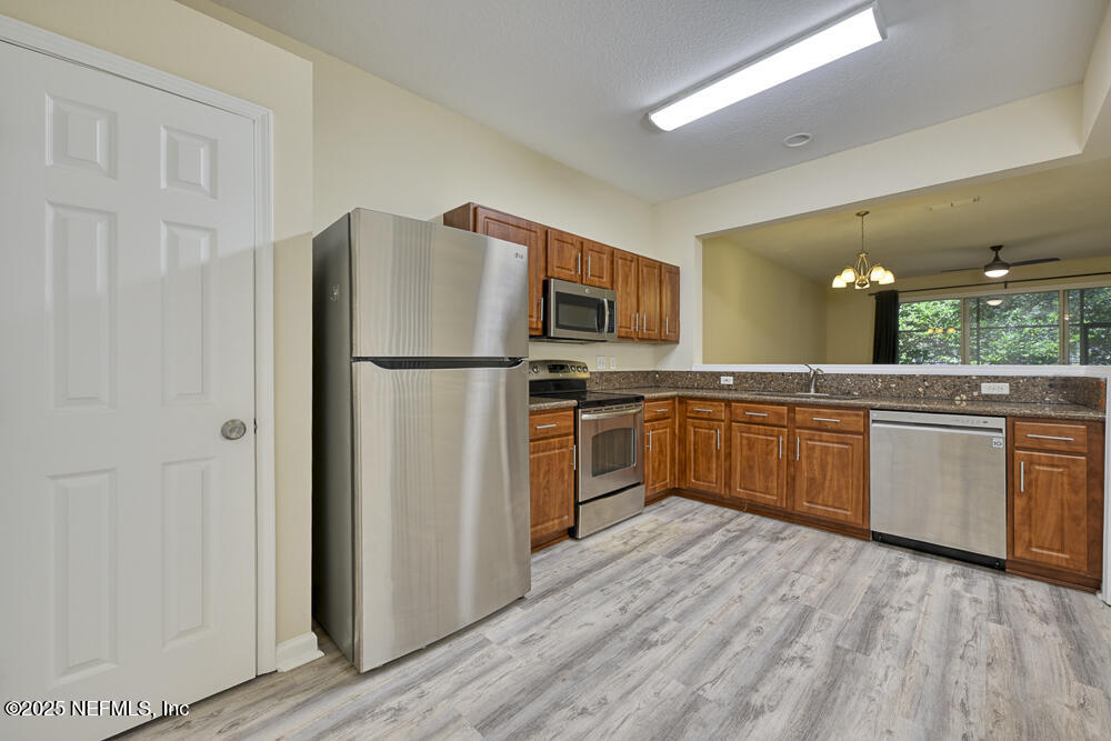 7546 SCARLET IBIS Lane